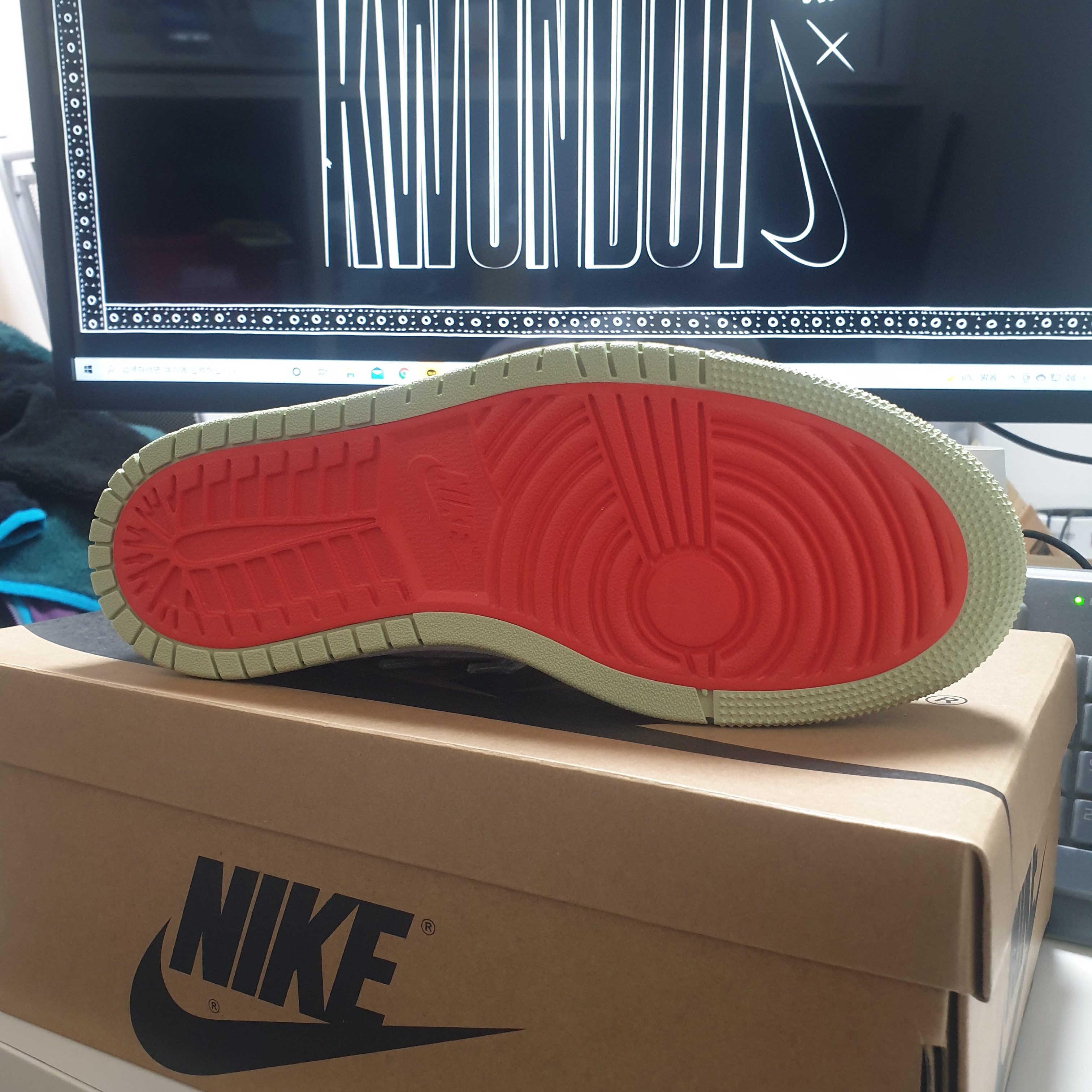 (W) Jordan 1 Zoom Air CMFT Olive Aura 착용 스타일 - 2