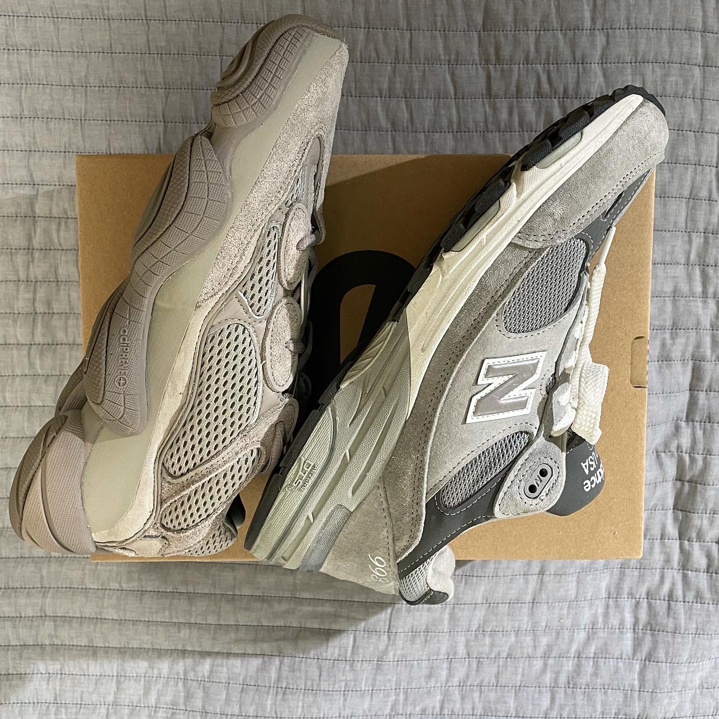 Adidas Yeezy 500 Ash Grey, New Balance 993 Made in USA Grey - 2E Wide 착용 스타일 - 4