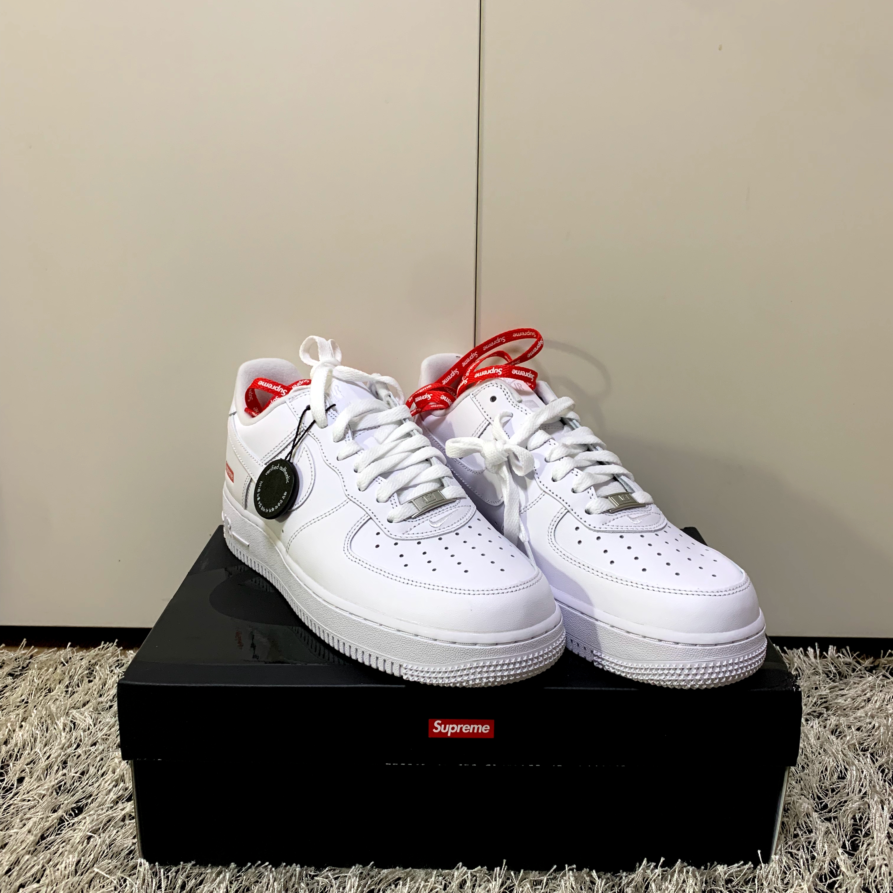 Nike x Supreme Air Force 1 Low White 착용 스타일