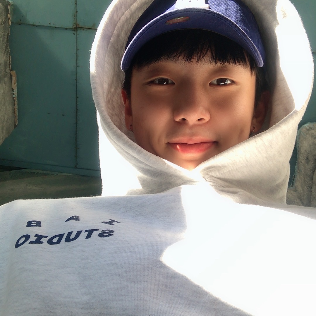 IAB Studio Hoodie Light Gray 착용 스타일 - 2