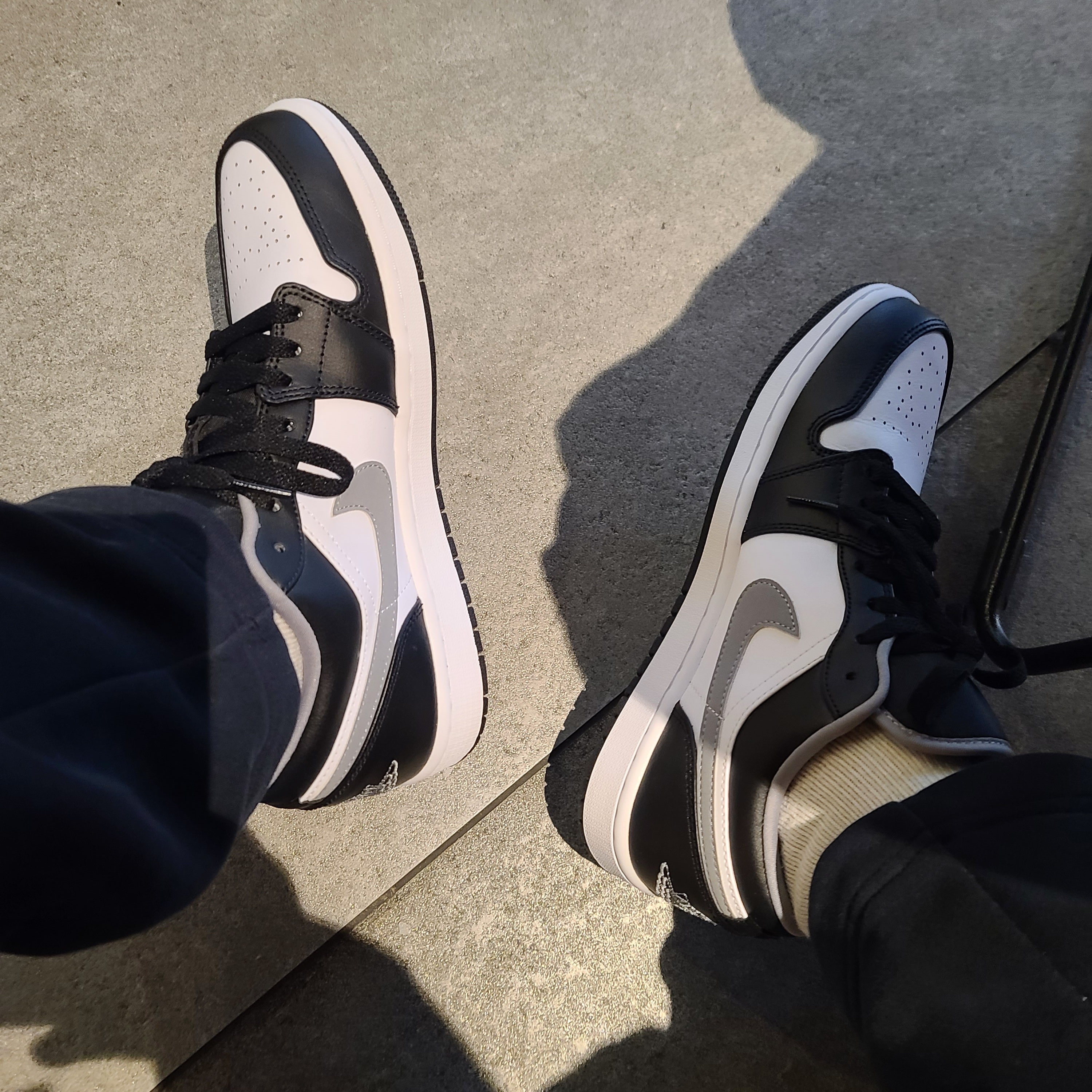 Jordan 1 Low Black Particle Grey 착용 스타일 - 1