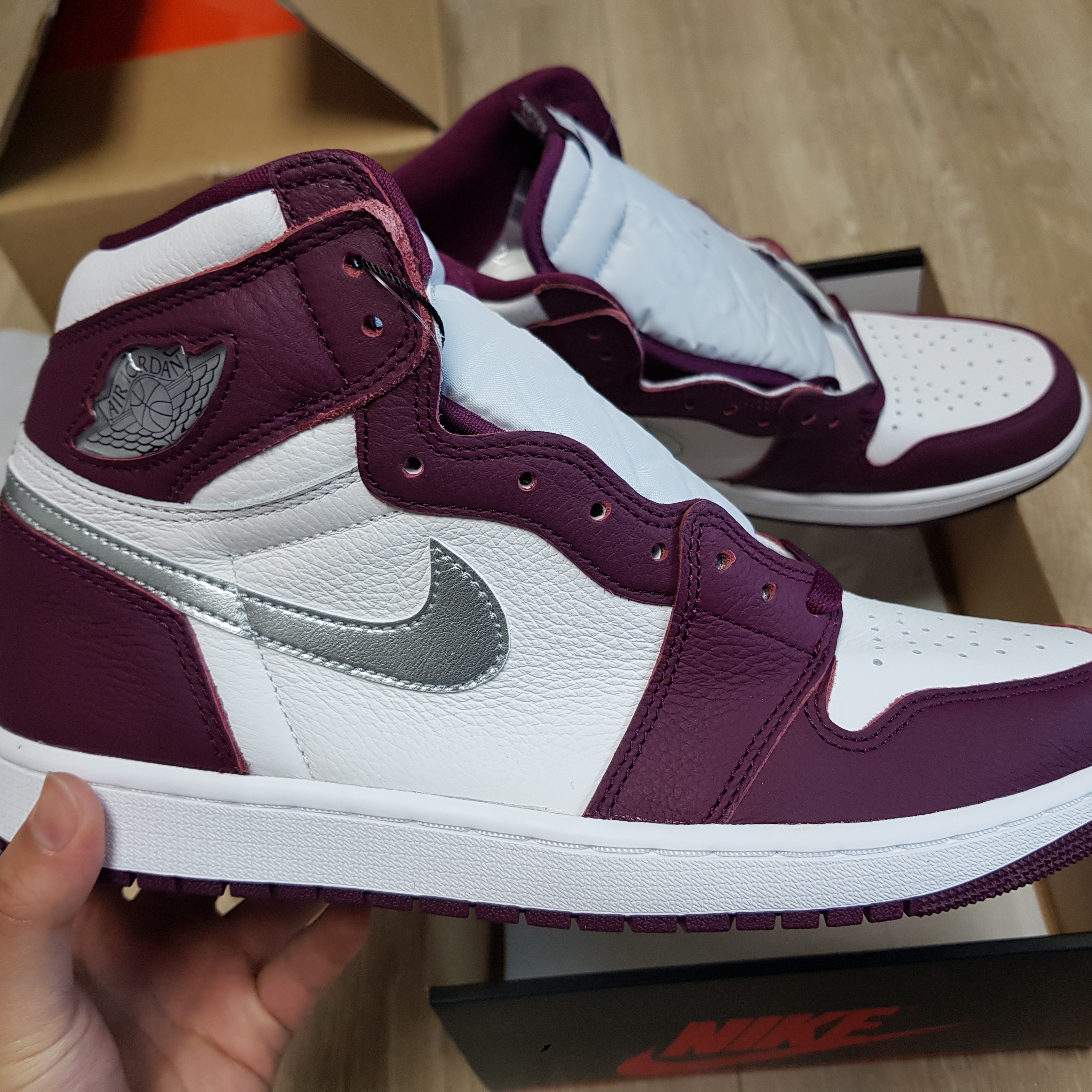 Jordan 1 Retro High OG Bordeaux 착용 스타일 - 1