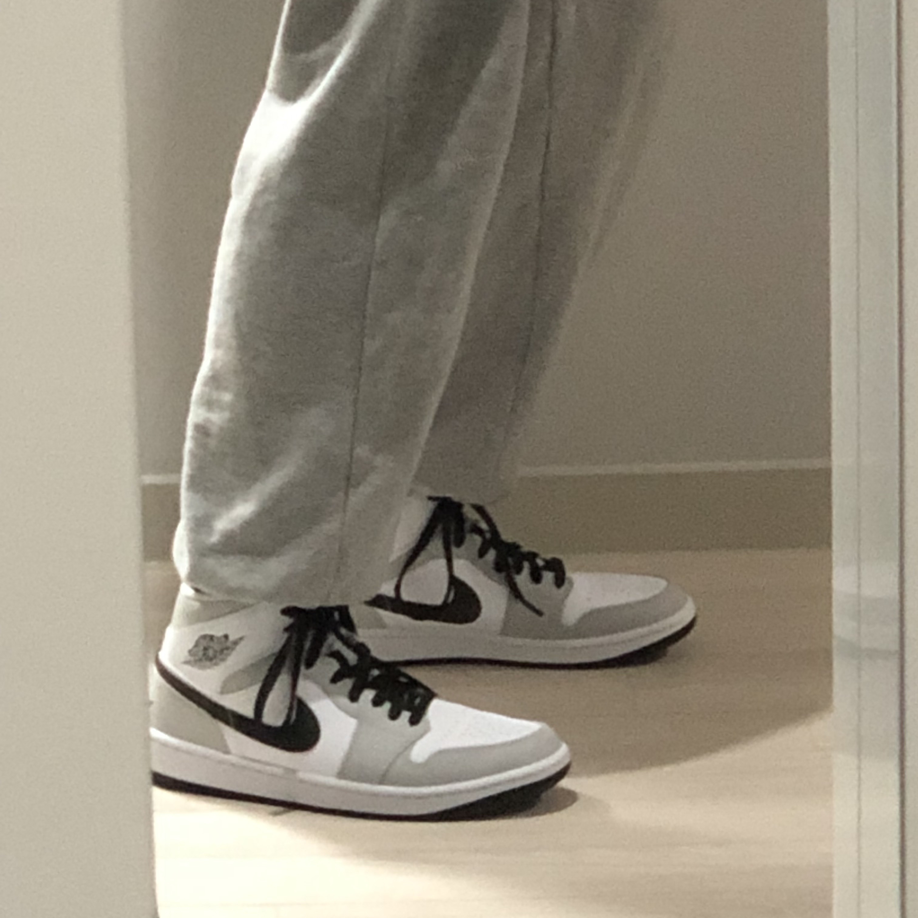 (W) Jordan 1 Mid Grey Fog 착용 스타일 - 2