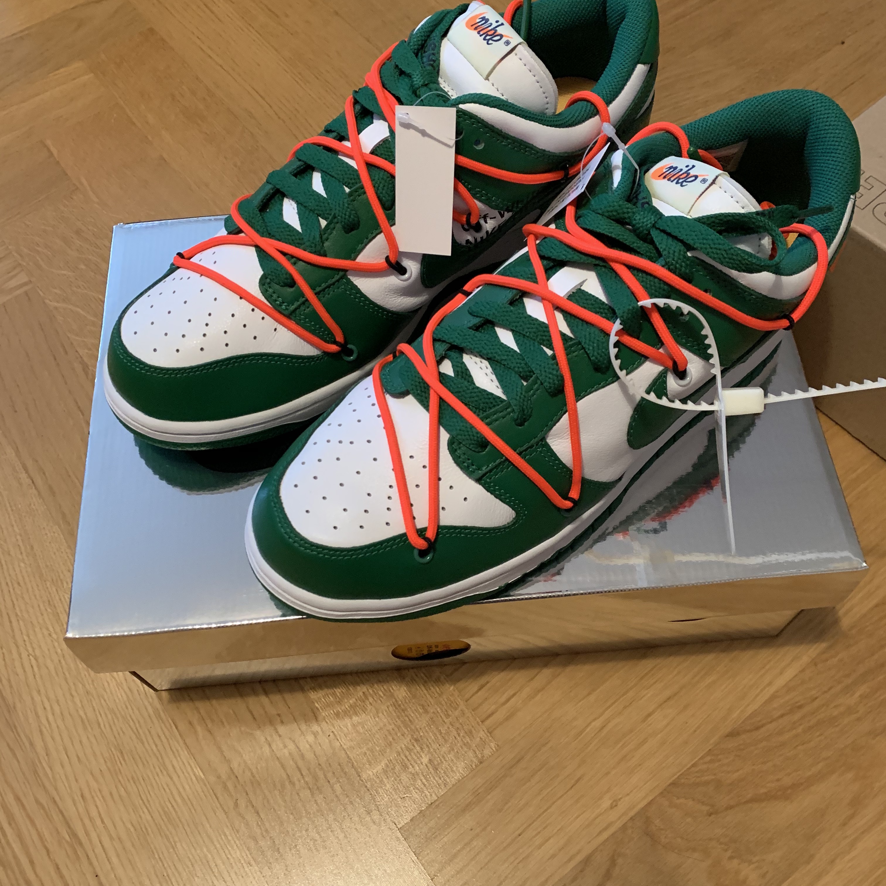 Nike x Off-White Air VaporMax V2 White, Nike x Off-White Air VaporMax V2 Black 착용 스타일 - 4