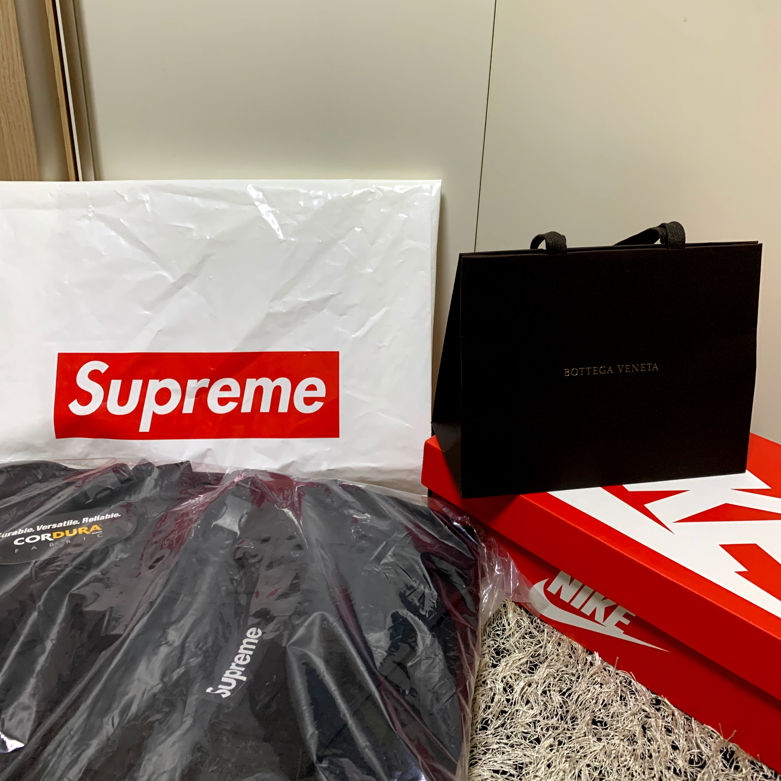 Supreme Backpack Black - 20FW 착용 스타일
