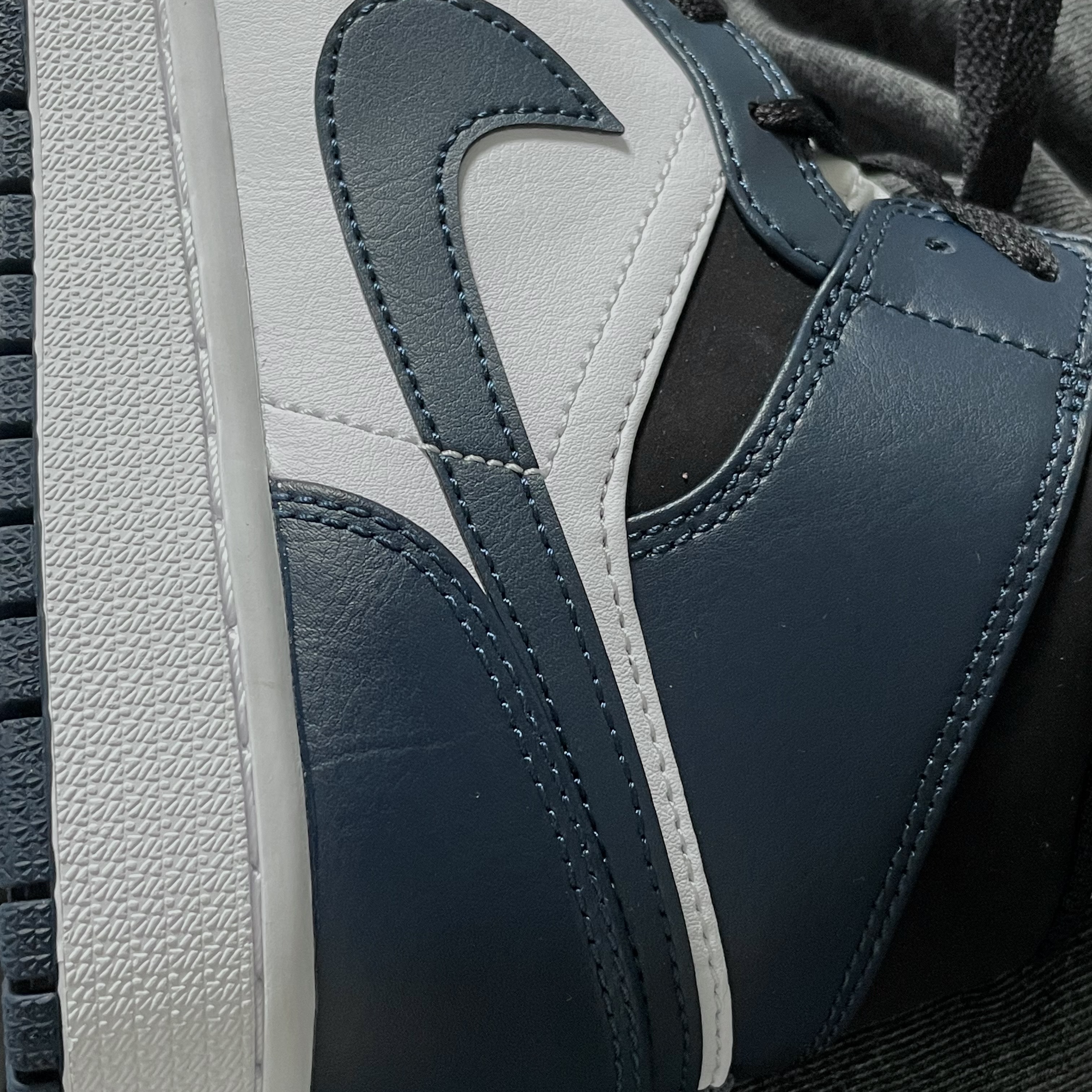 Jordan 1 Mid Dark Teal 착용 스타일 - 3