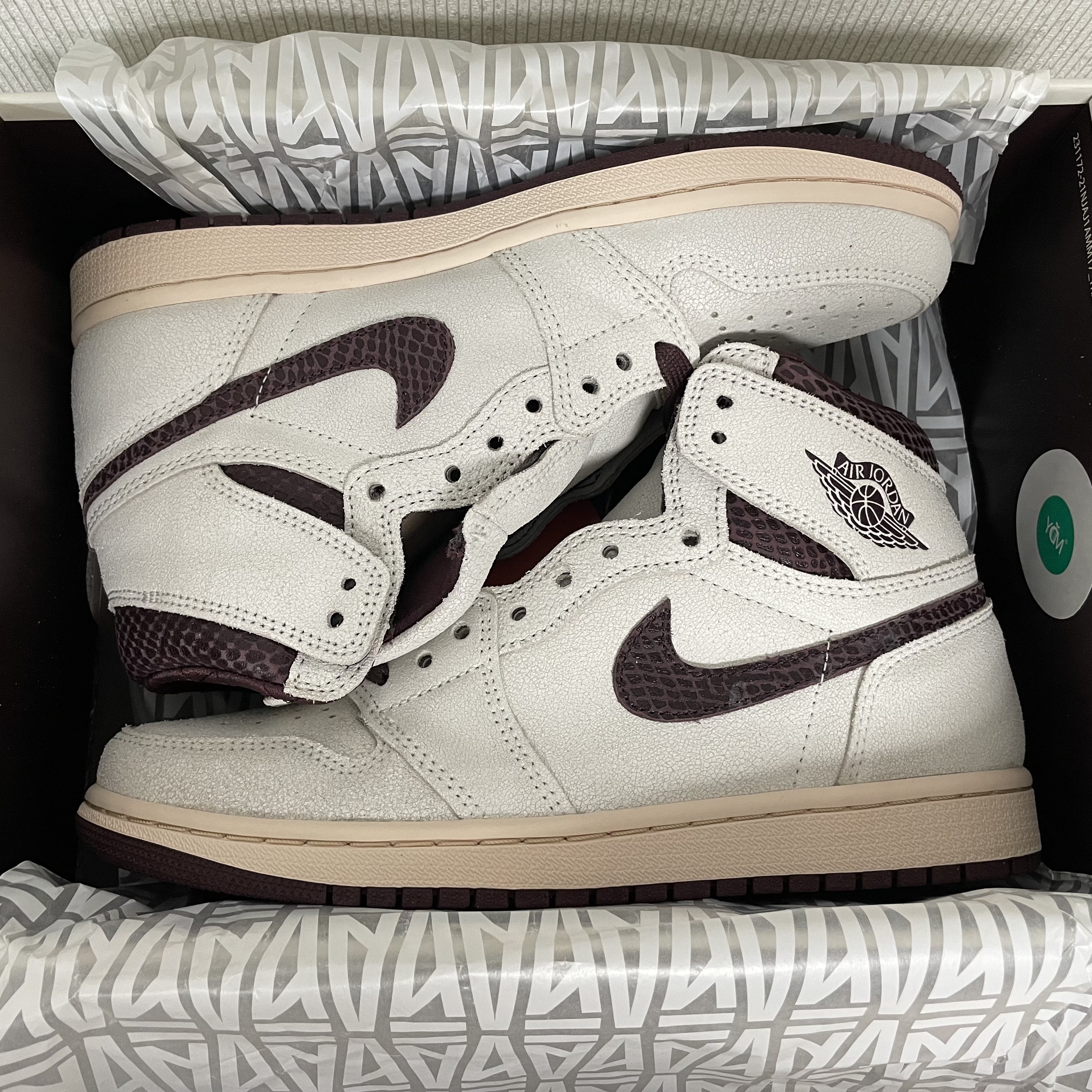 Jordan 1 x A Ma Maniere Retro High OG SP Sail and Burgundy 착용 스타일 - 2