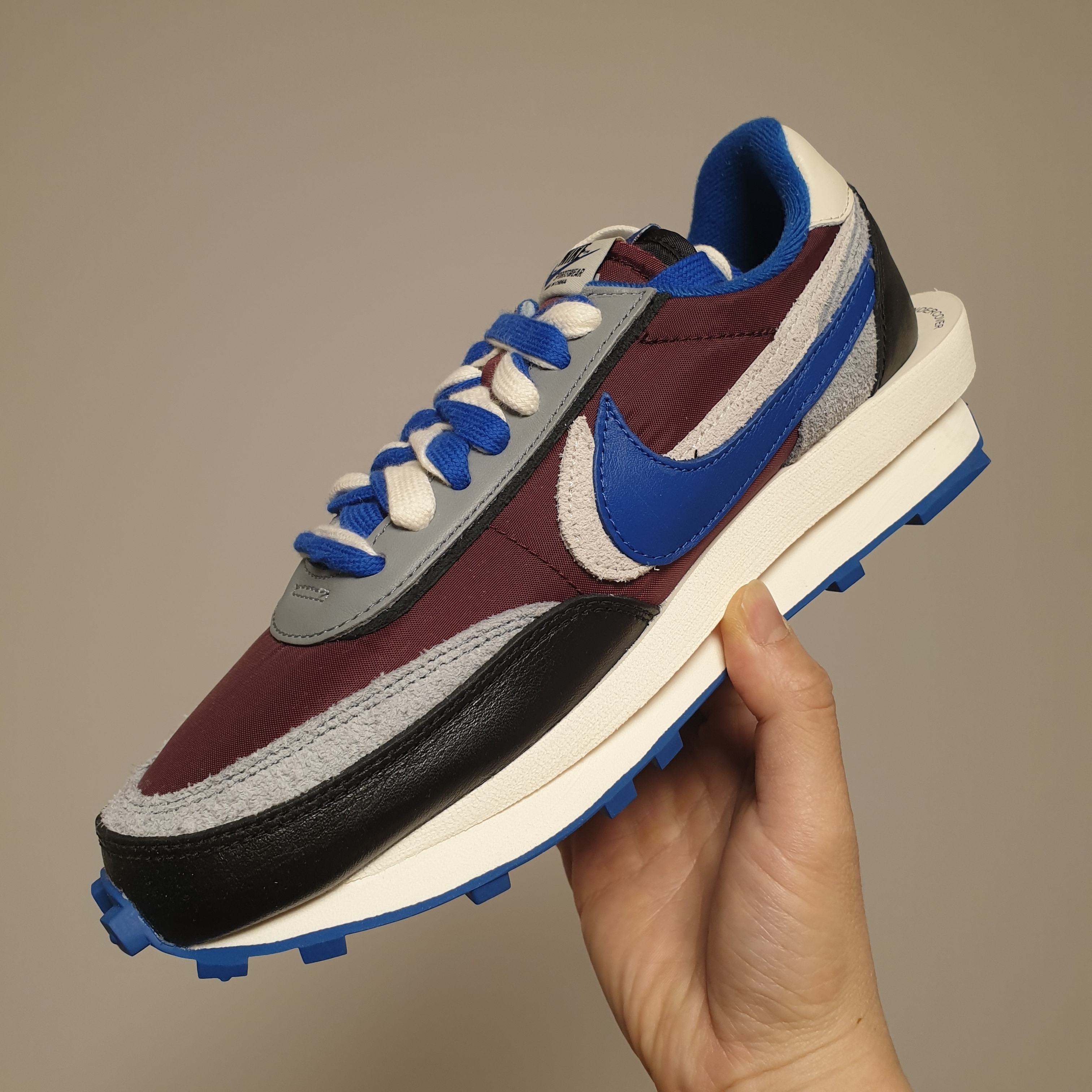 Nike x Sacai x Undercover LDWaffle Night Maroon Team Royal 착용 스타일 - 1