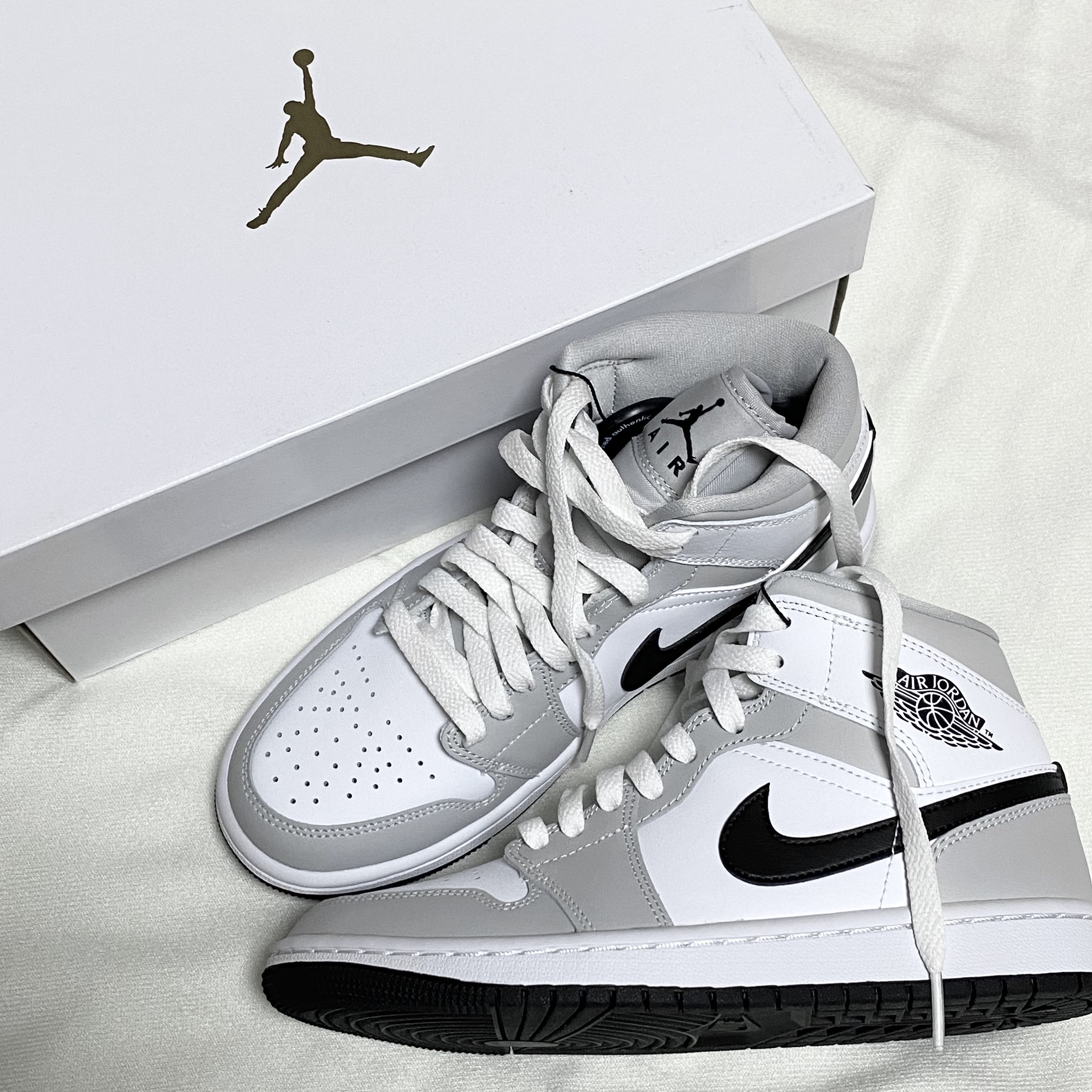 (W) Jordan 1 Mid Grey Fog 착용 스타일