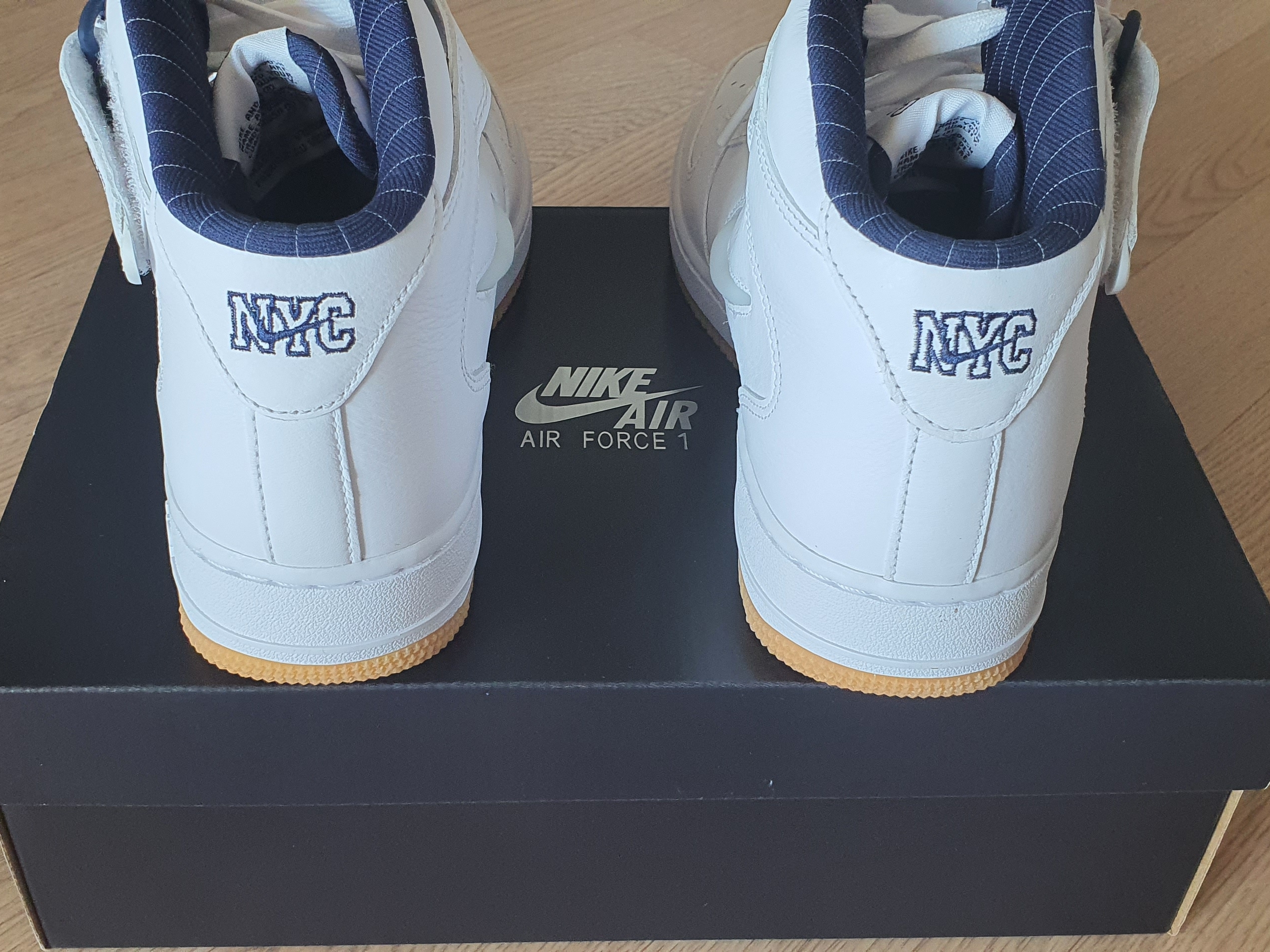 Nike Air Force 1 Mid QS NYC White Midnight Navy 착용 스타일 - 2
