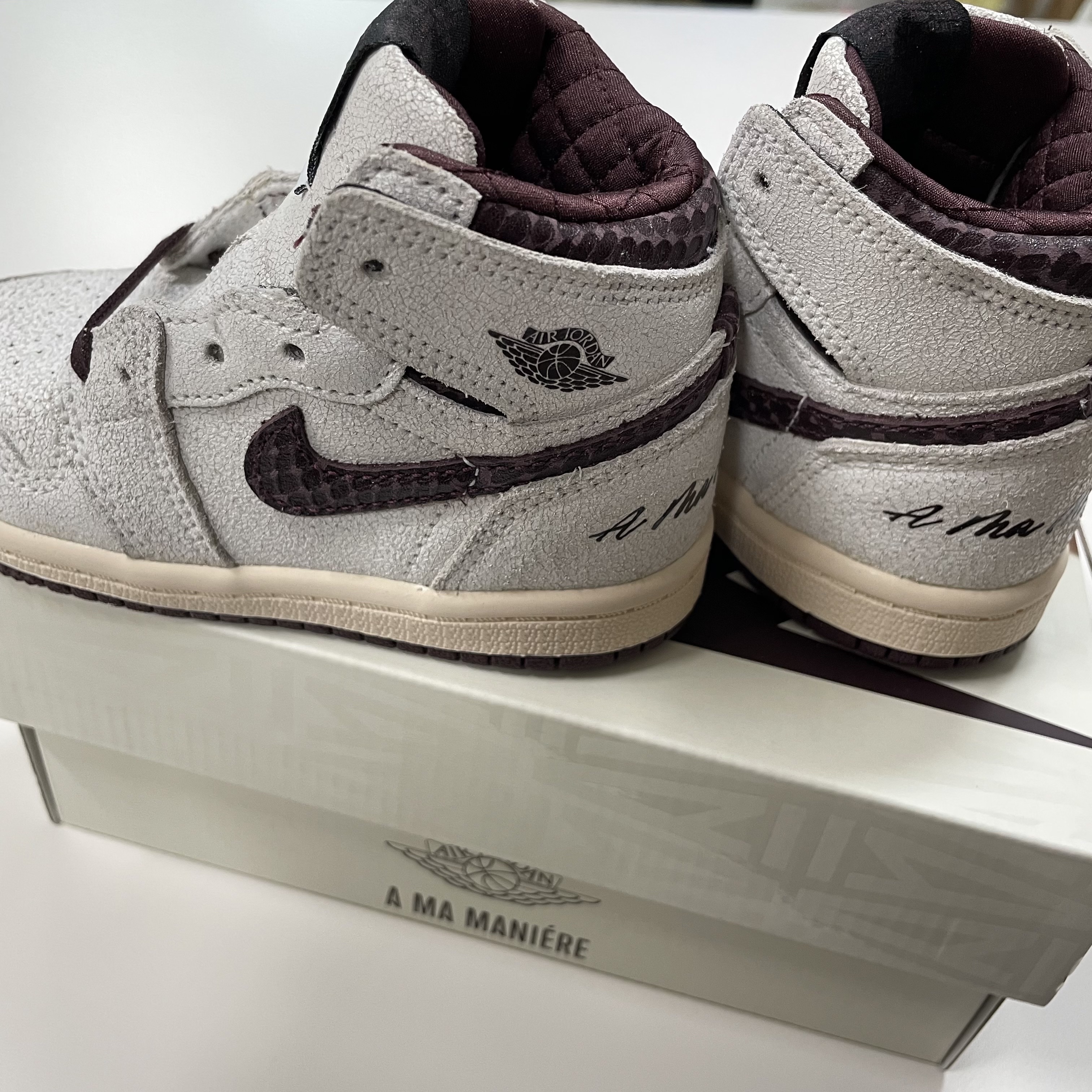 (TD) Jordan 1 x A Ma Maniere Retro High OG SP Burgundy and Sail 착용 스타일 - 4