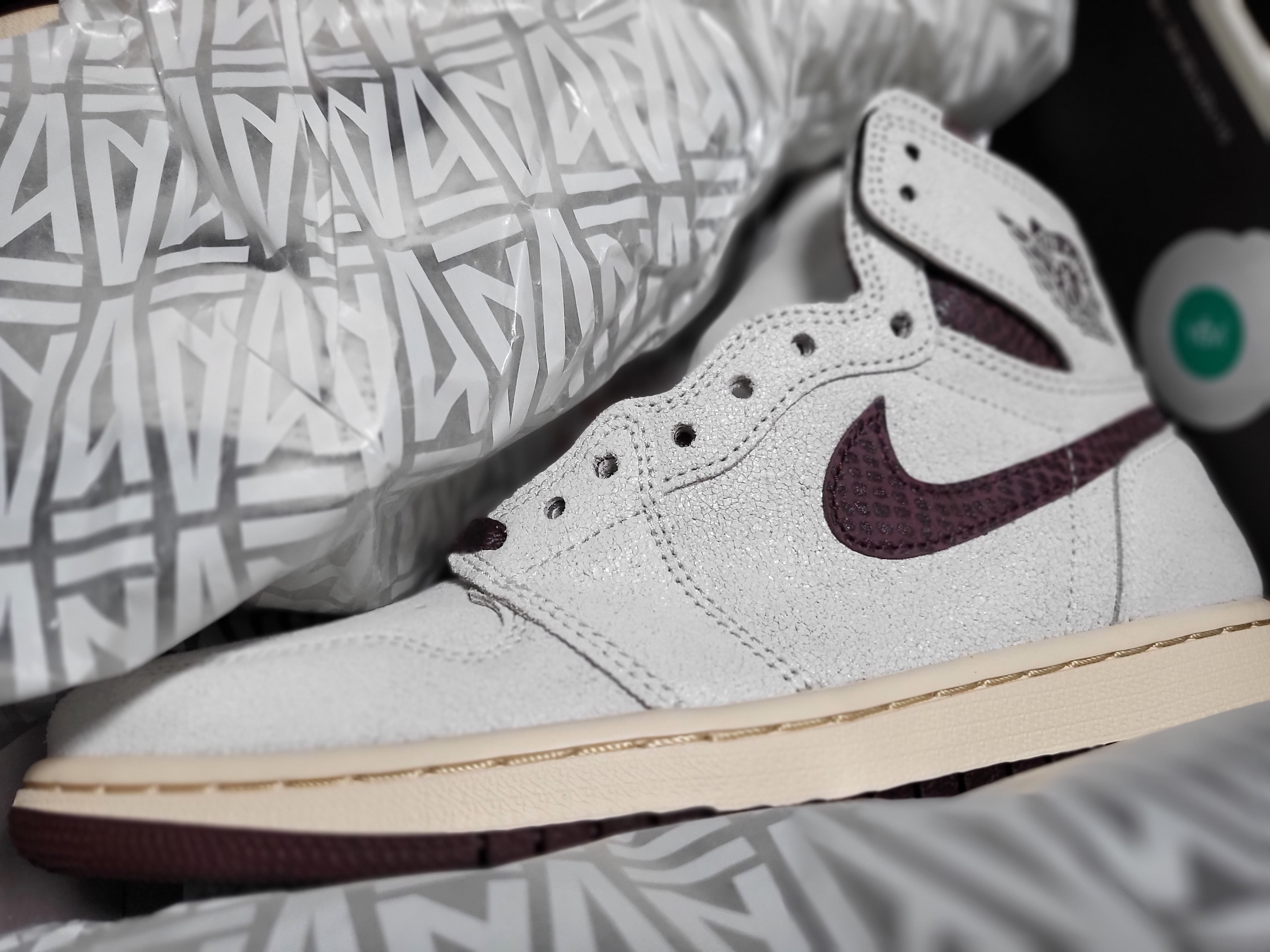 Jordan 1 x A Ma Maniere Retro High OG SP Sail and Burgundy 착용 스타일 - 1