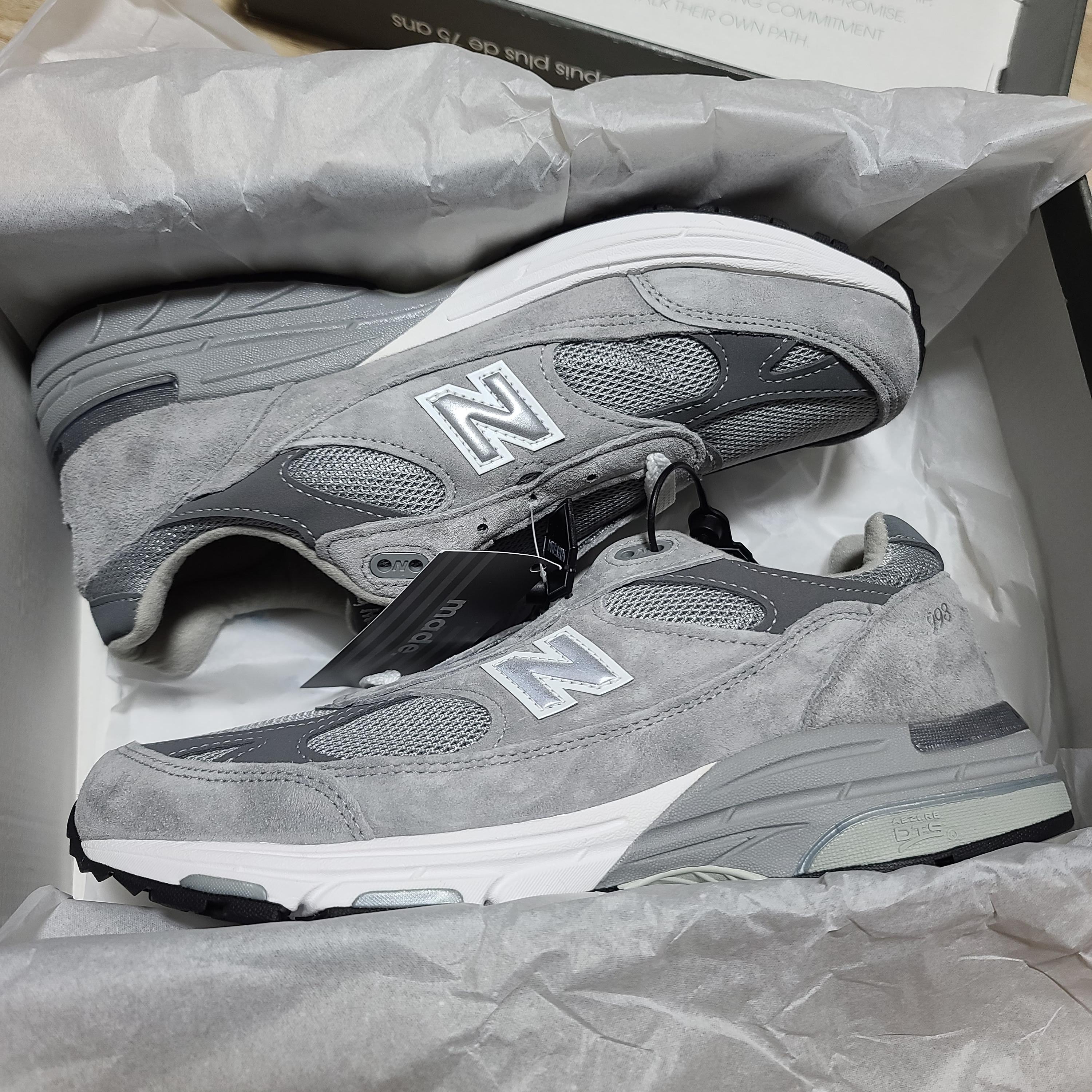 (W) New Balance 993 Made in USA Grey - B Standard 착용 스타일 - 3