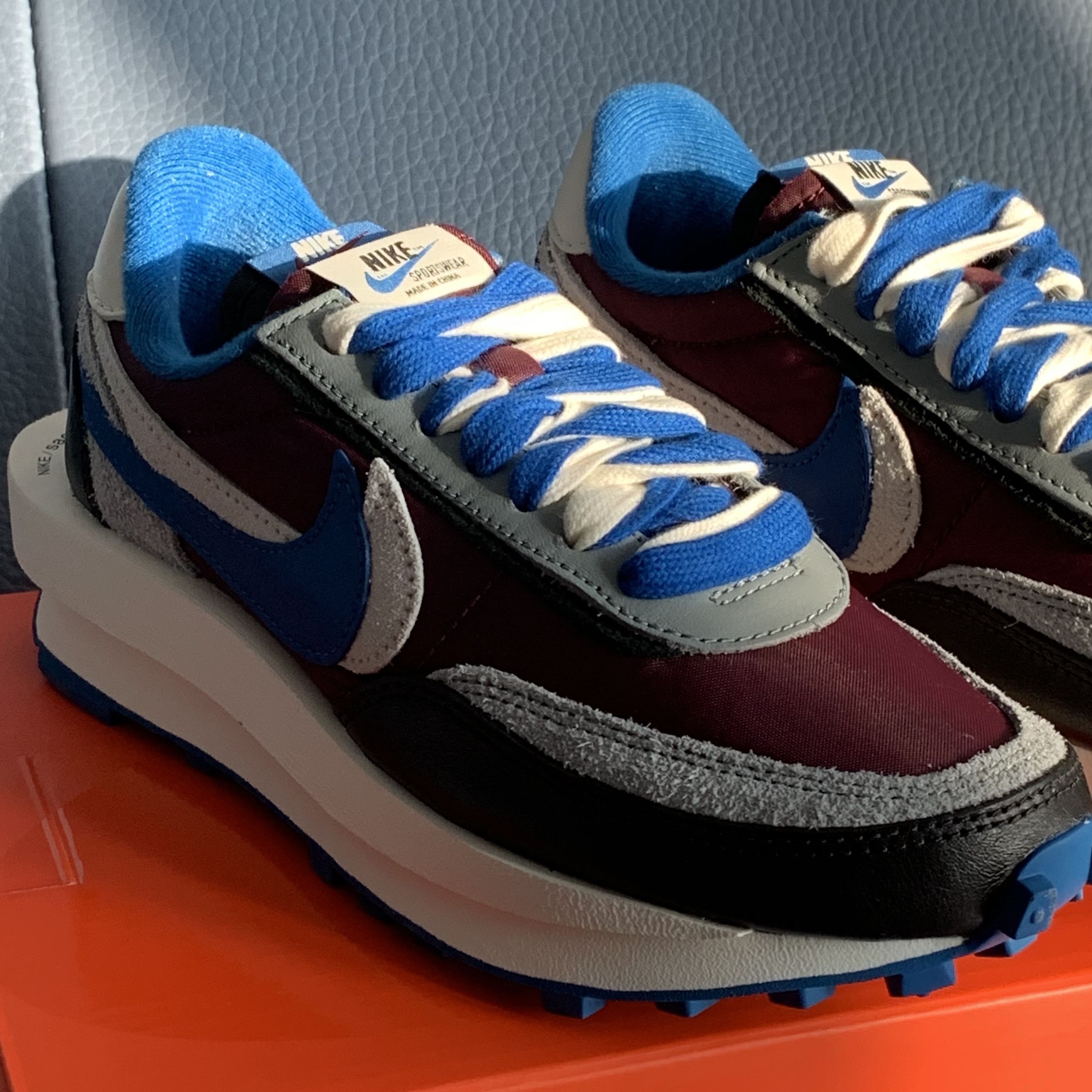 Nike x Sacai x Undercover LDWaffle Night Maroon Team Royal 착용 스타일