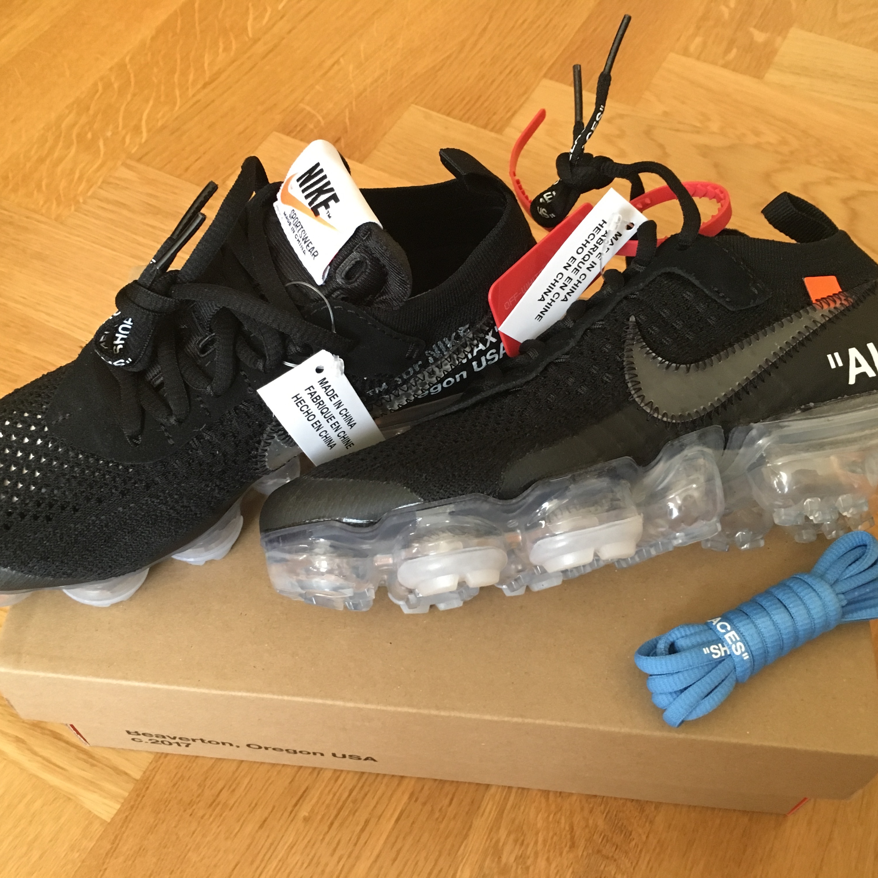 Nike x Off-White Air VaporMax V2 White, Nike x Off-White Air VaporMax V2 Black 착용 스타일 - 2