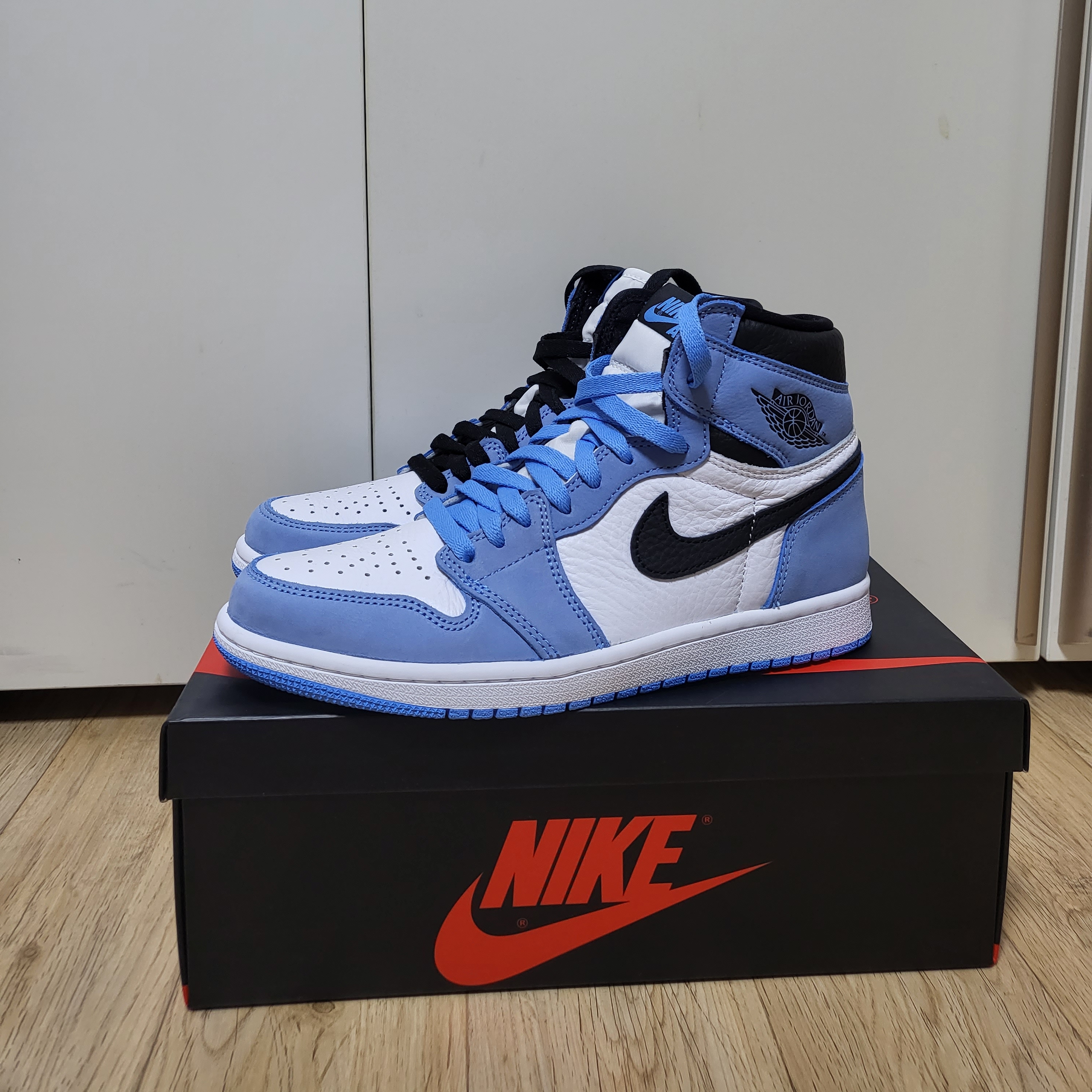 Jordan 1 Retro High OG University Blue 착용 스타일