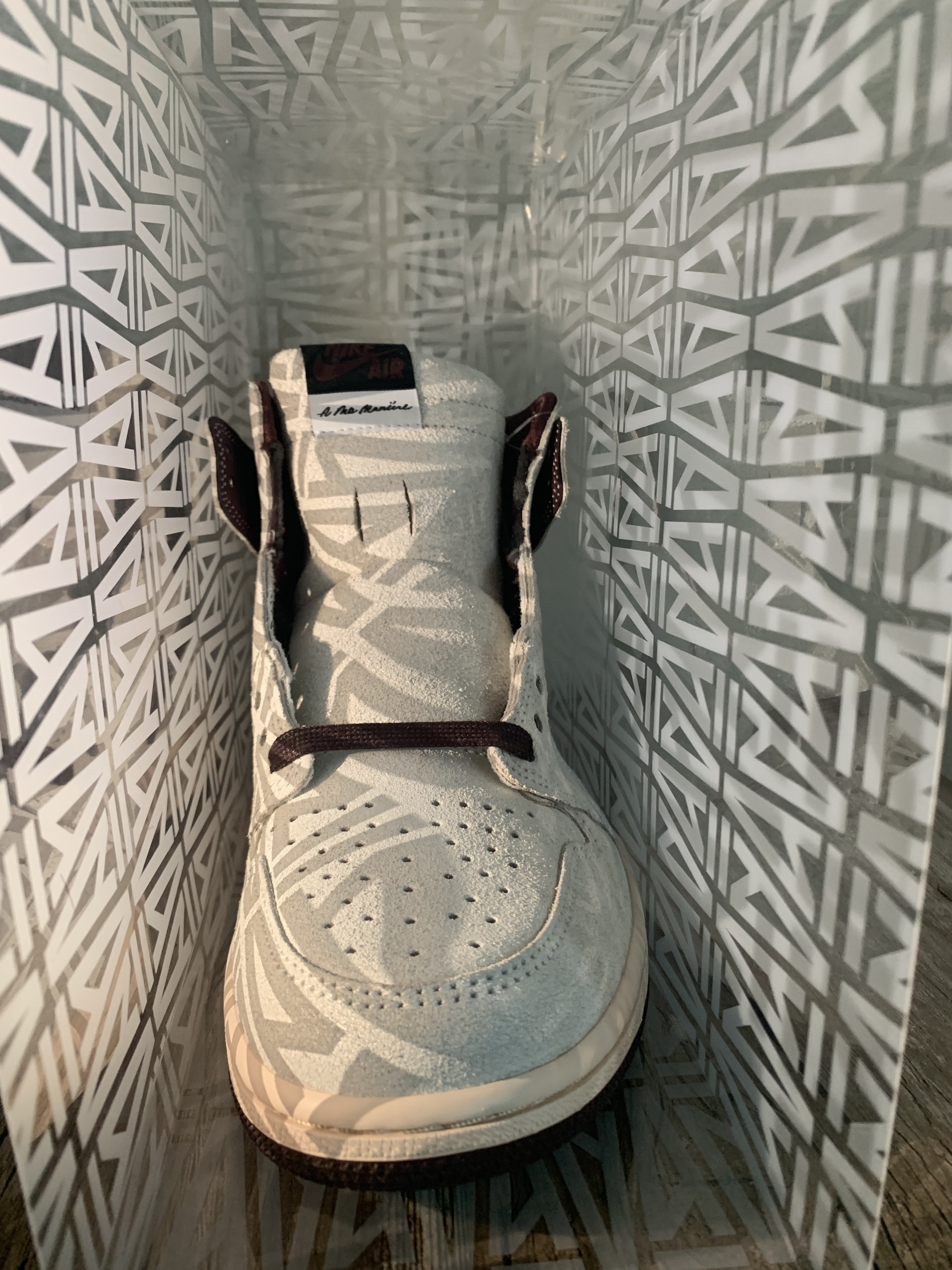 Jordan 1 x A Ma Maniere Retro High OG SP Sail and Burgundy 착용 스타일 - 3