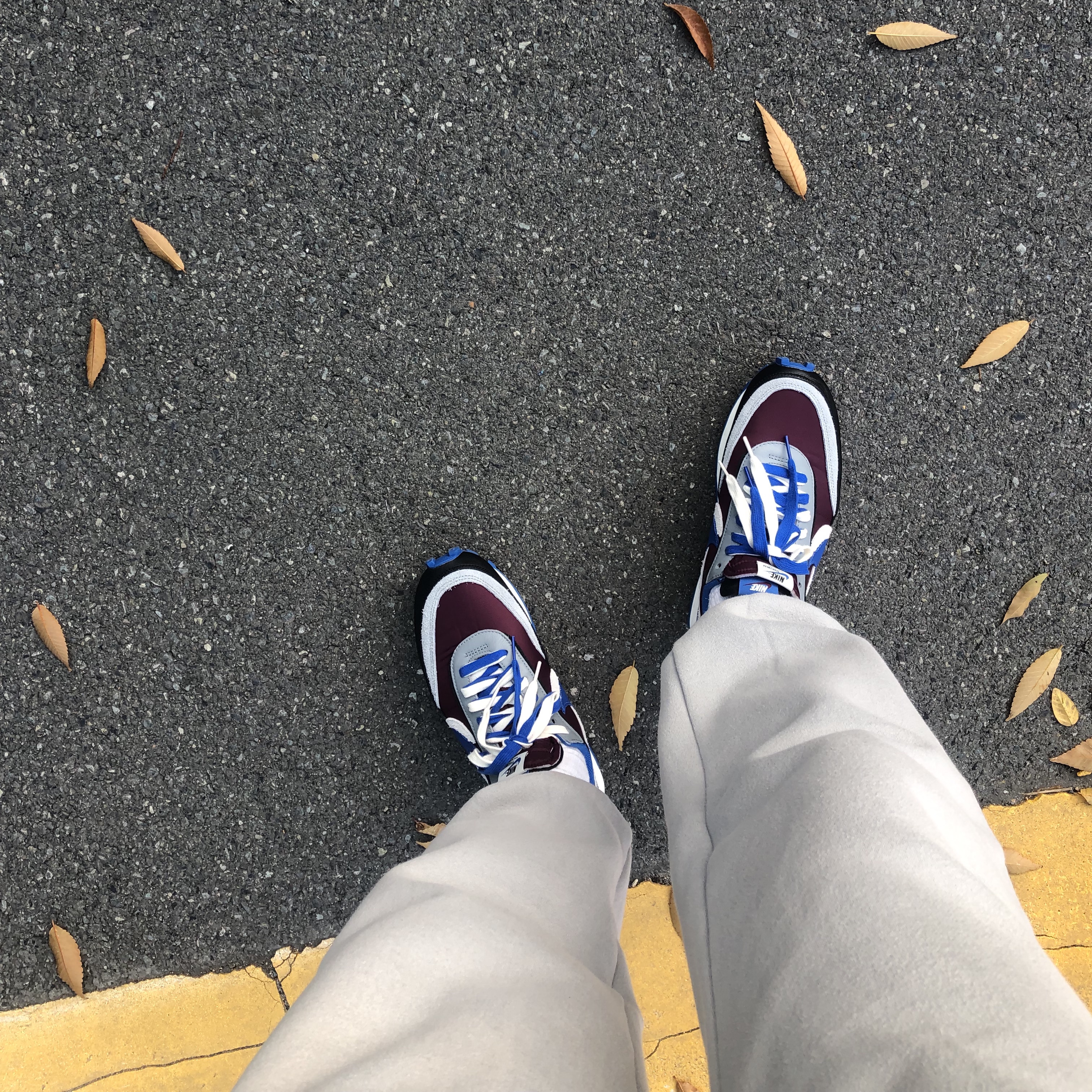 Nike x Sacai x Undercover LDWaffle Night Maroon Team Royal 착용 스타일