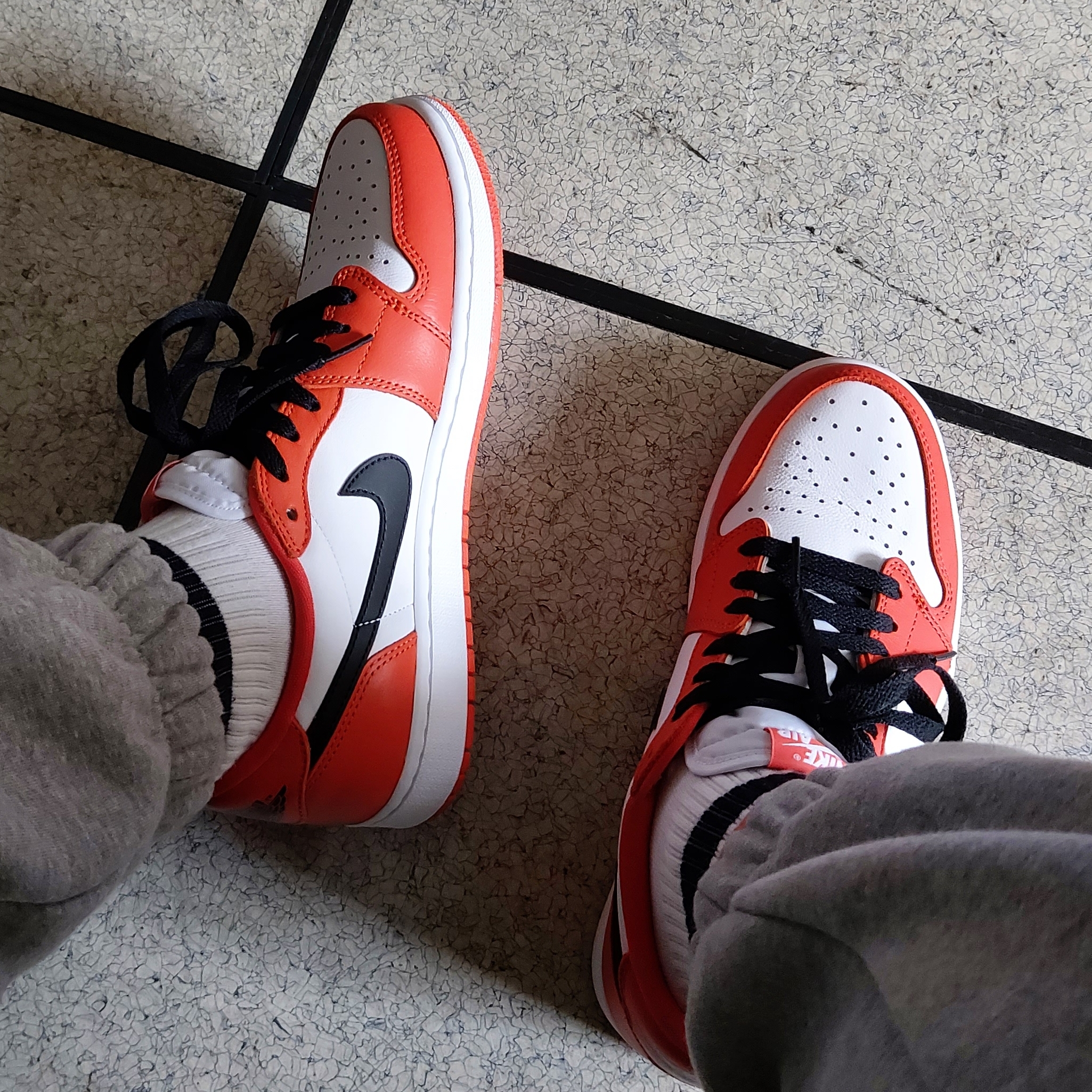 Jordan 1 Low OG Starfish 착용 스타일