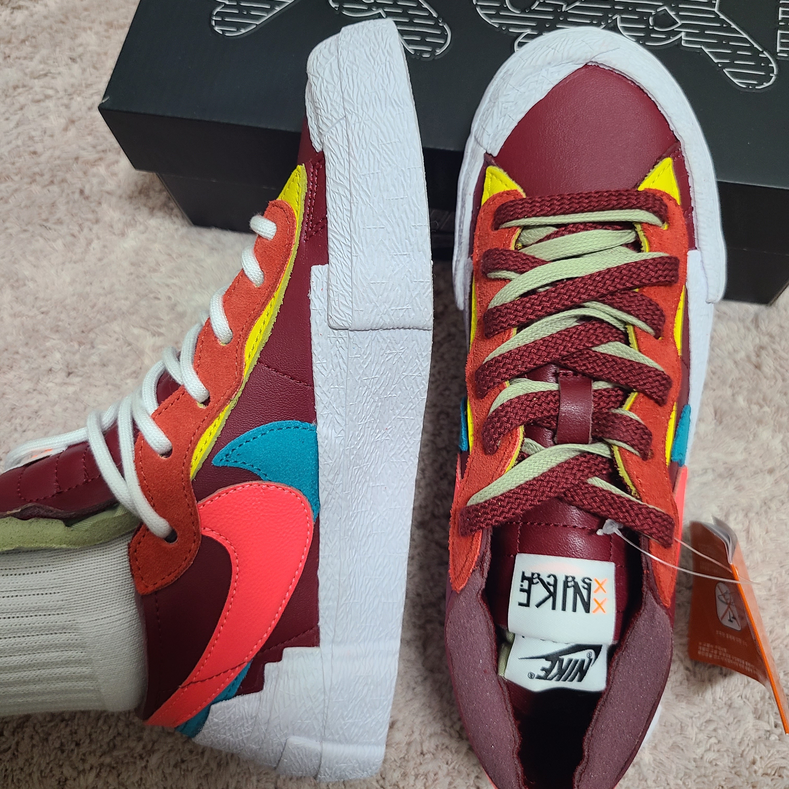 Nike x Sacai x Kaws Blazer Low Team Red μ°©μ© μ€νμΌ