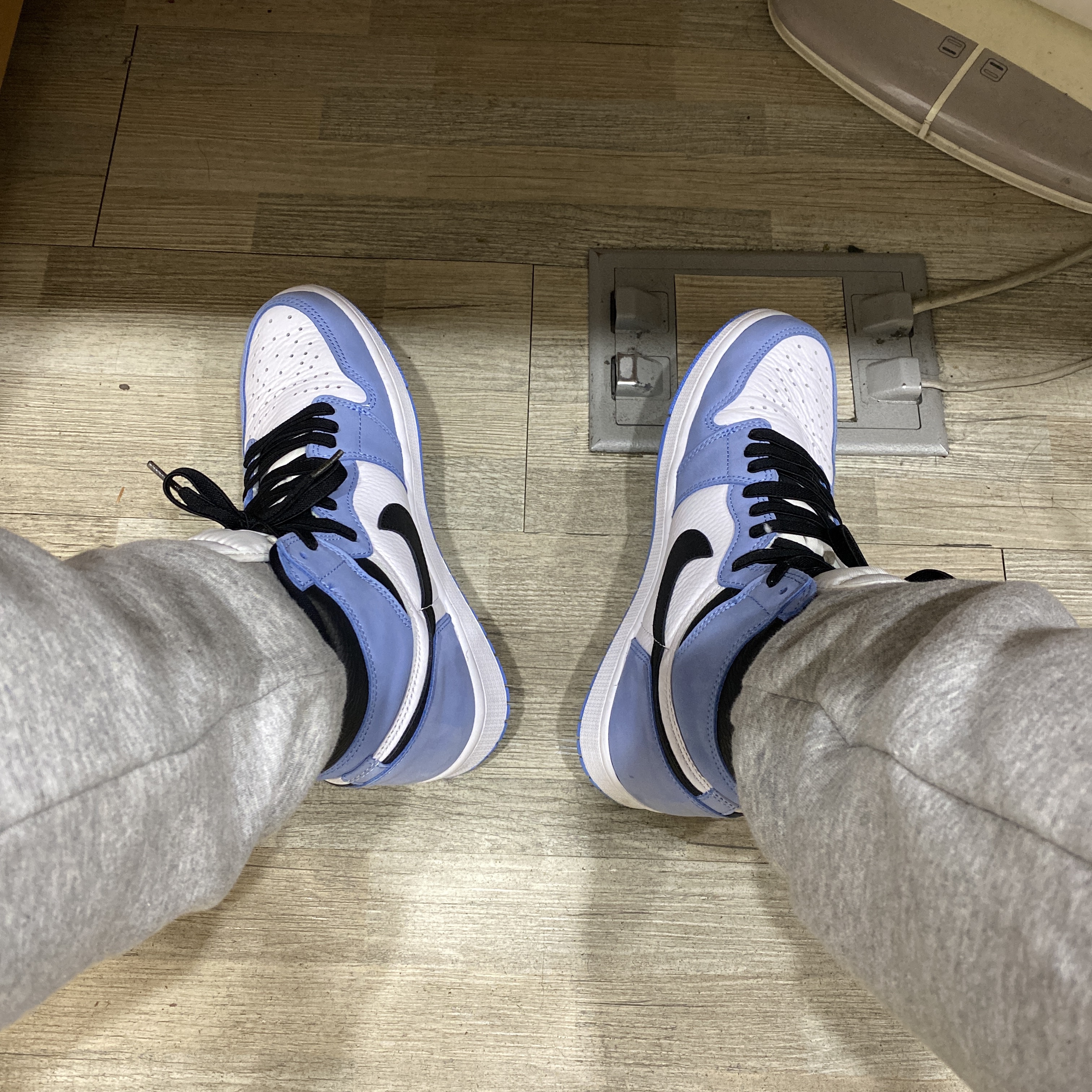 Jordan 1 Retro High OG University Blue 착용 스타일