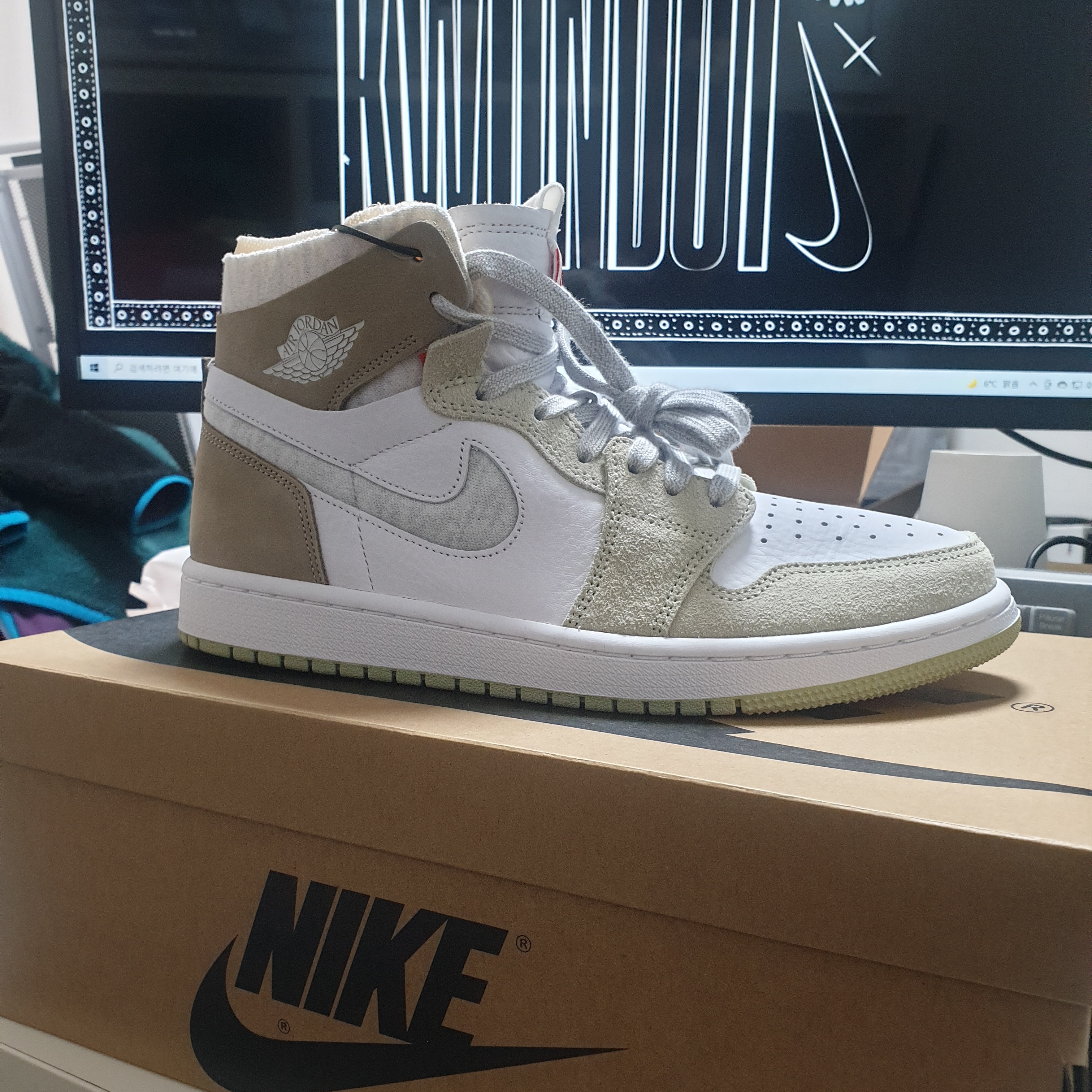 (W) Jordan 1 Zoom Air CMFT Olive Aura 착용 스타일 - 1