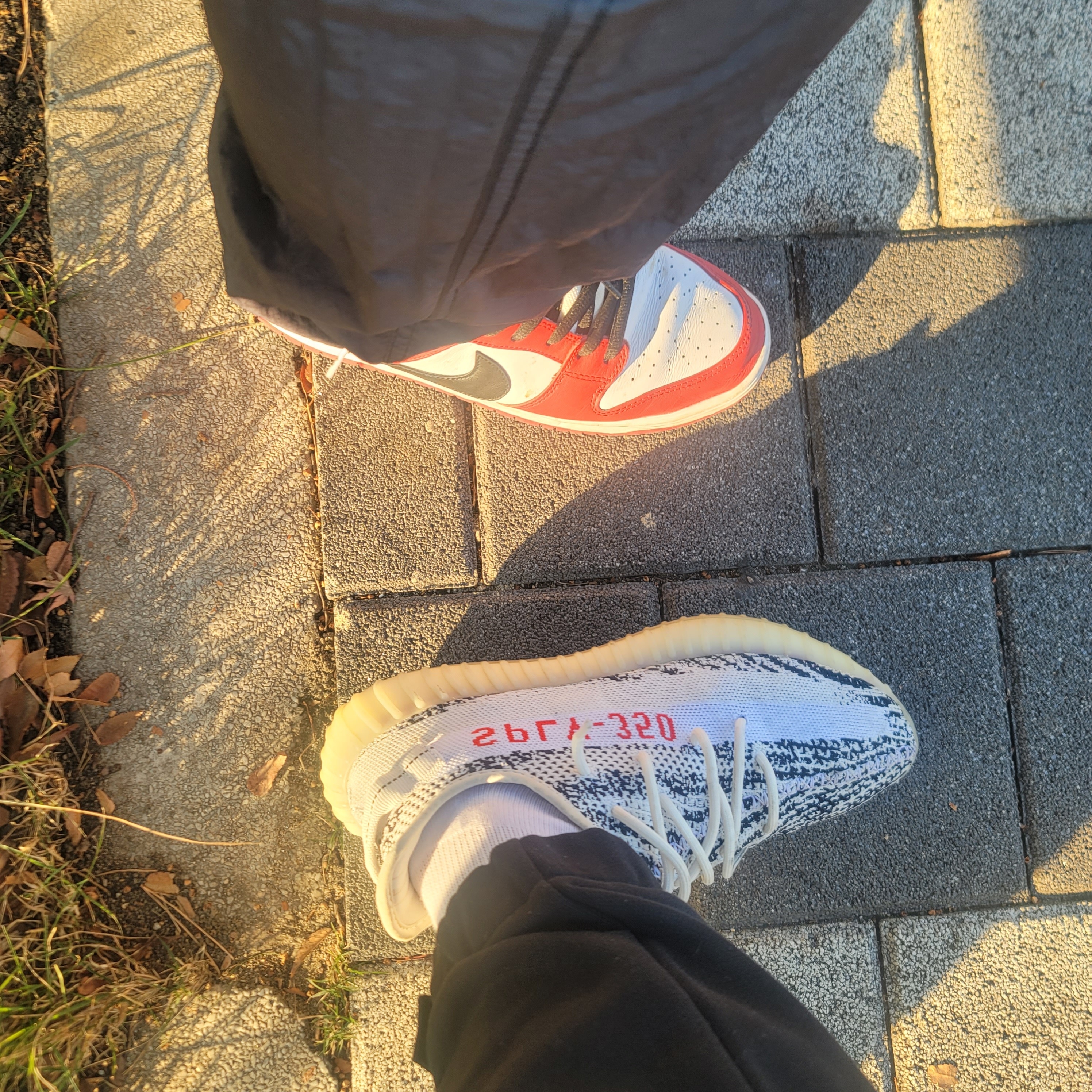 Adidas Yeezy Boost 350 V2 Zebra 2017/2019/2020, Nike SB Dunk Low Pro Chicago 착용 스타일