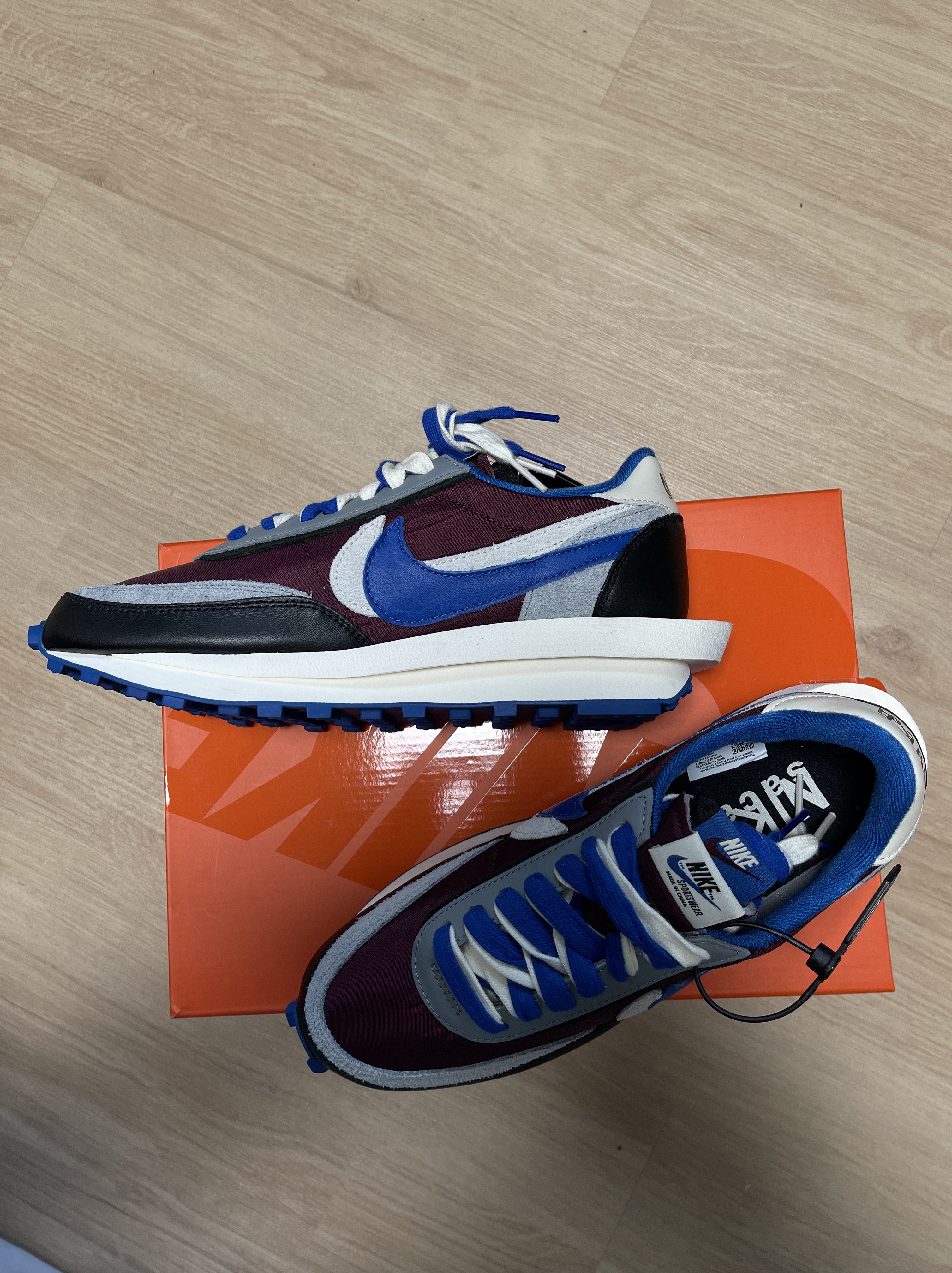 Nike x Sacai x Undercover LDWaffle Night Maroon Team Royal 착용 스타일 - 1