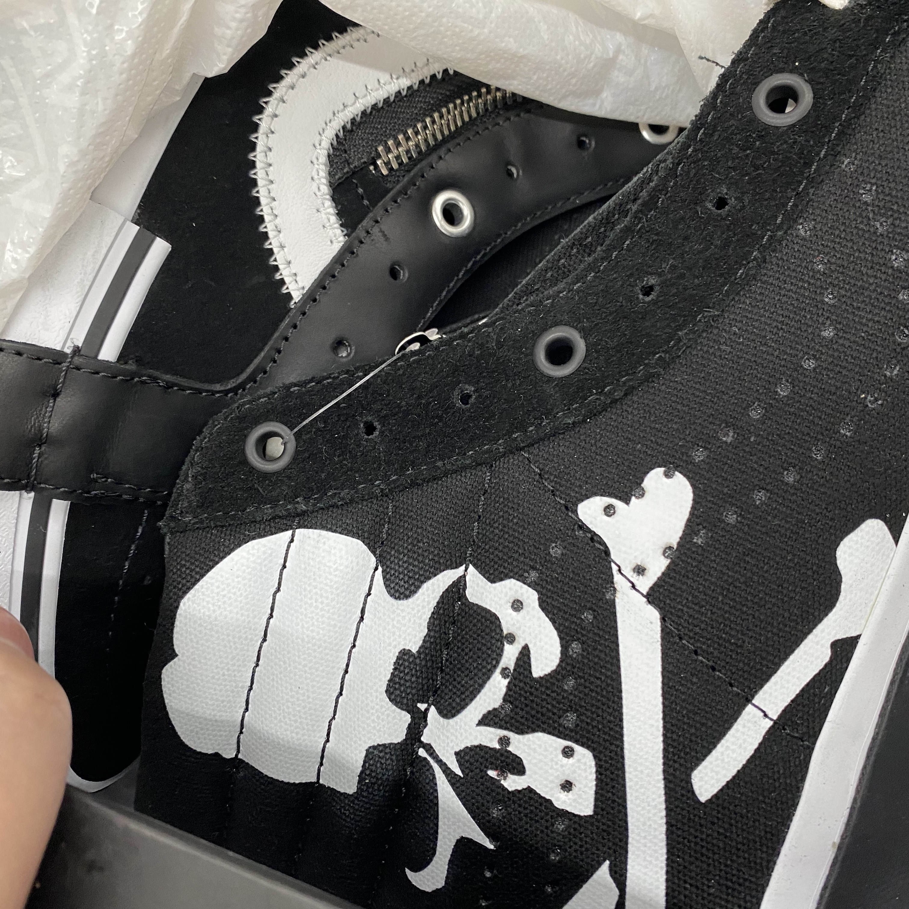 Vans Vault x Mastermind x END. Sk8-Hi Cap LX Black 착용 스타일