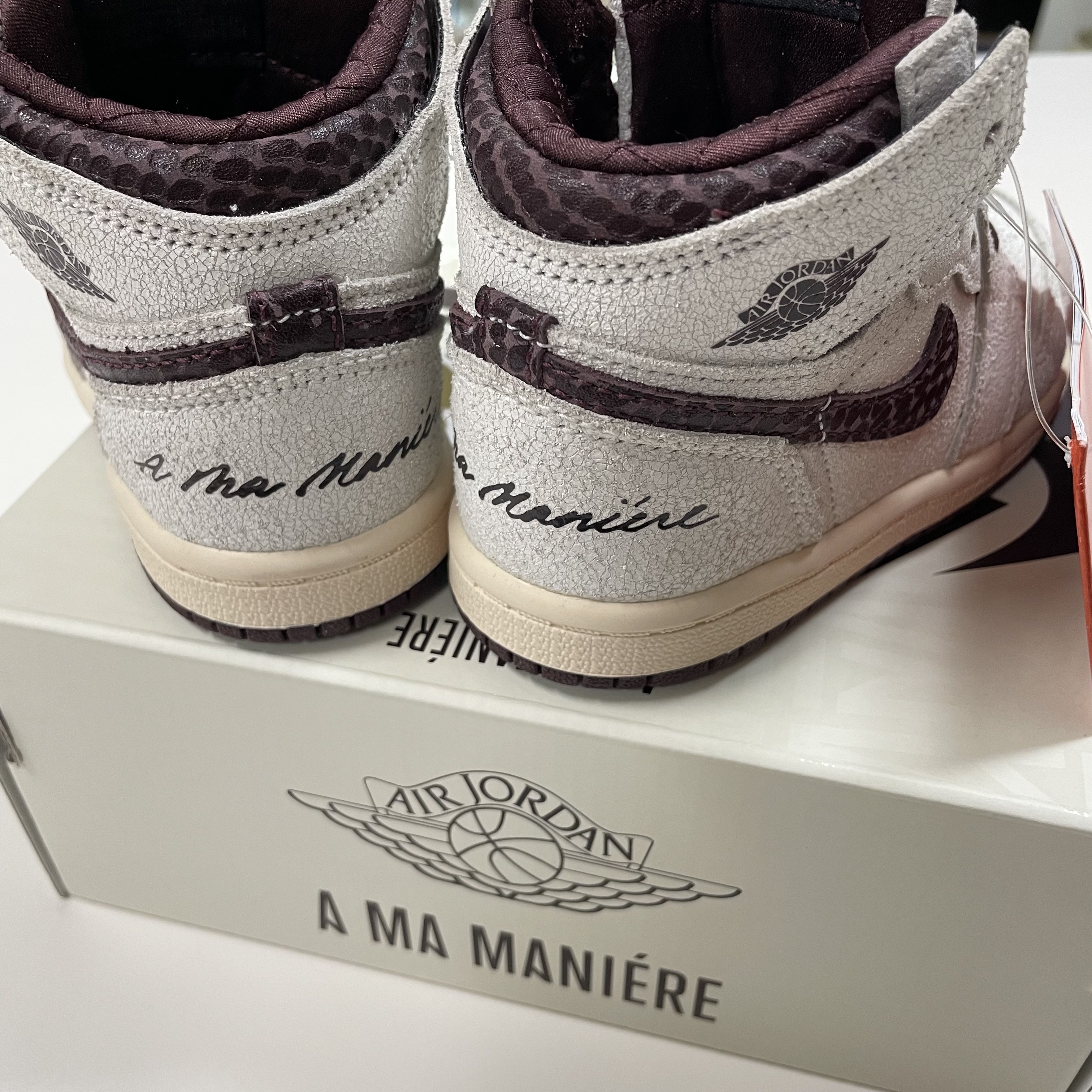 (TD) Jordan 1 x A Ma Maniere Retro High OG SP Burgundy and Sail 착용 스타일 - 3