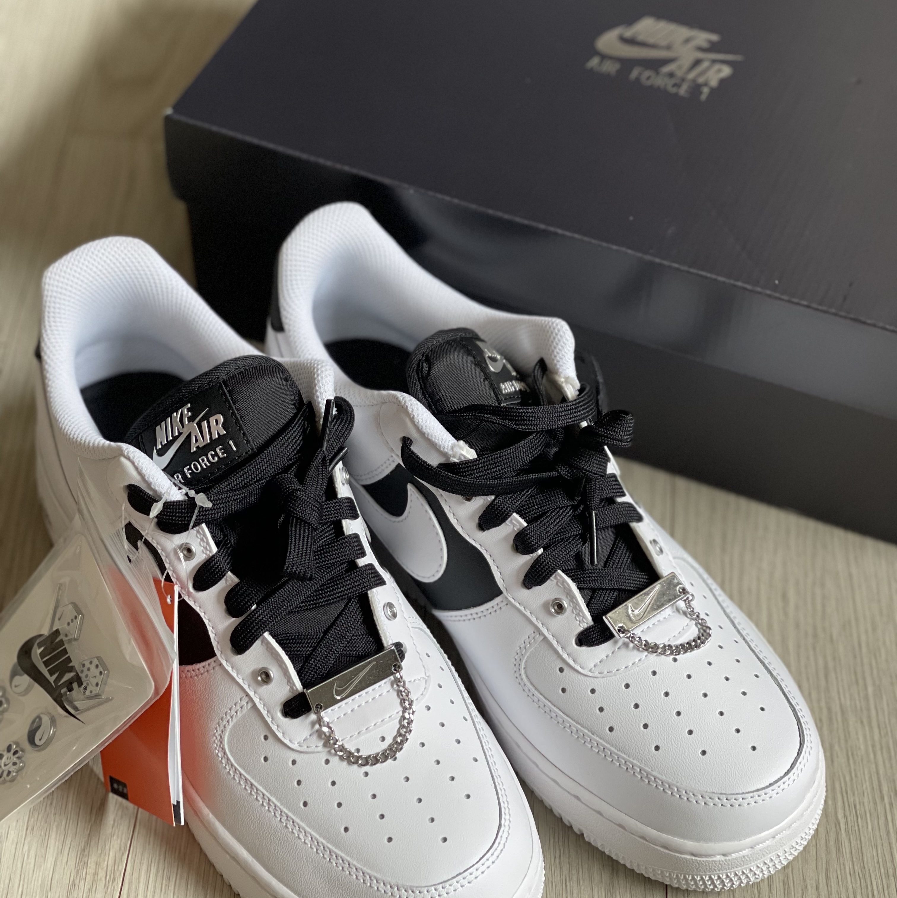 Nike Air Force 1 '07 PRM White Black 착용 스타일 - 3