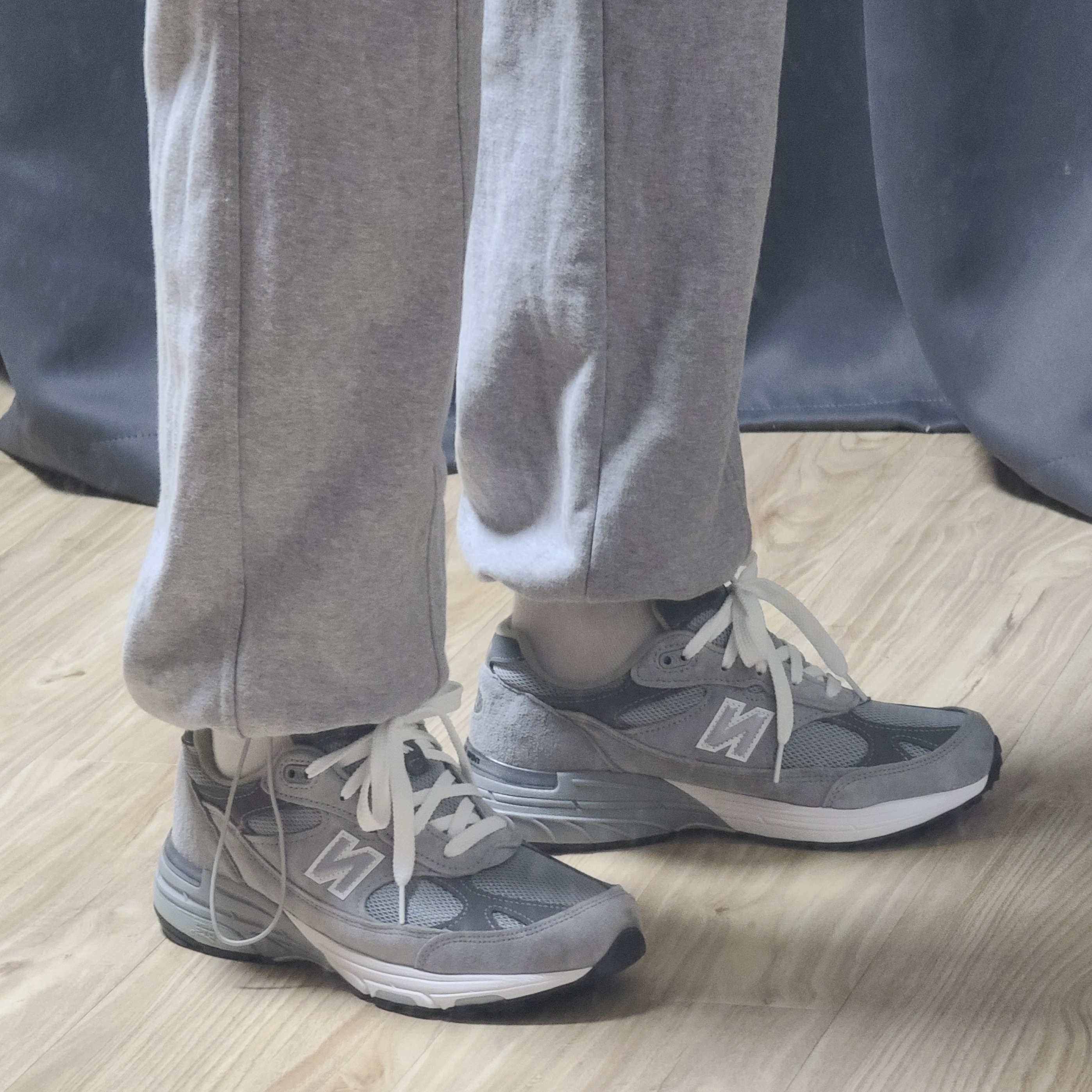(W) New Balance 993 Made in USA Grey - B Standard 착용 스타일 - 1