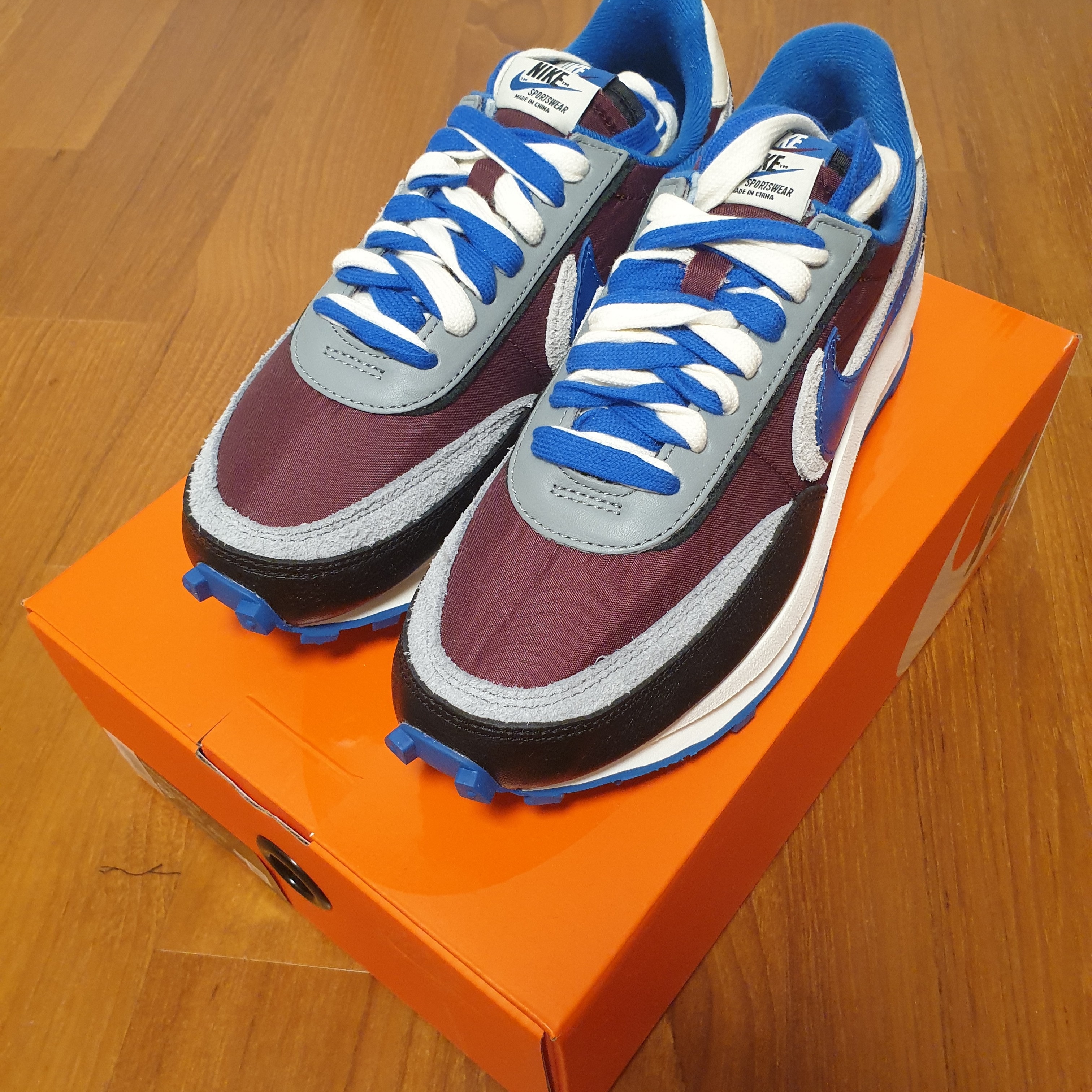 Nike x Sacai x Undercover LDWaffle Night Maroon Team Royal 착용 스타일 - 3