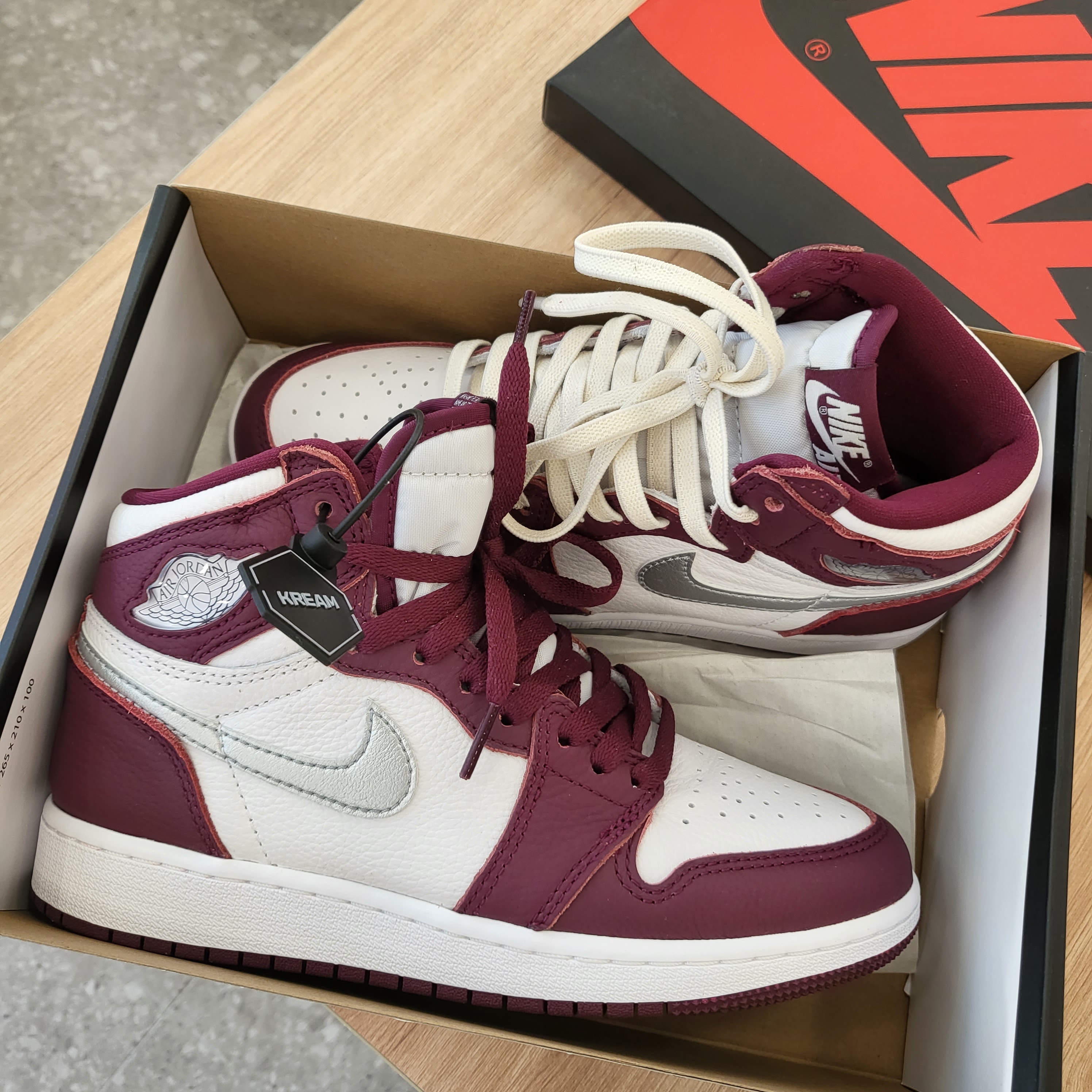 (GS) Jordan 1 Retro High OG Bordeaux 착용 스타일