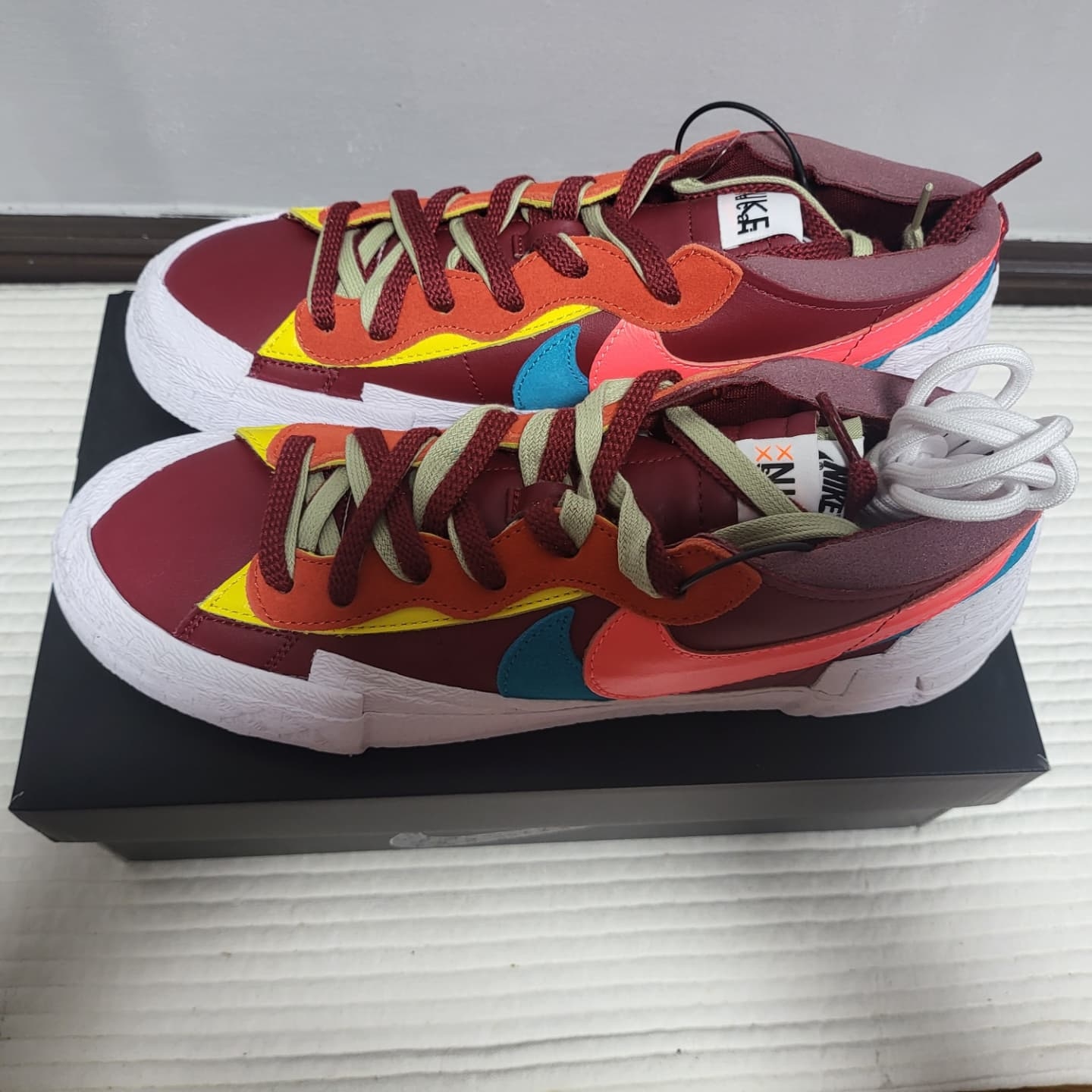 Nike x Sacai x Kaws Blazer Low Team Red 착용 스타일 - 3