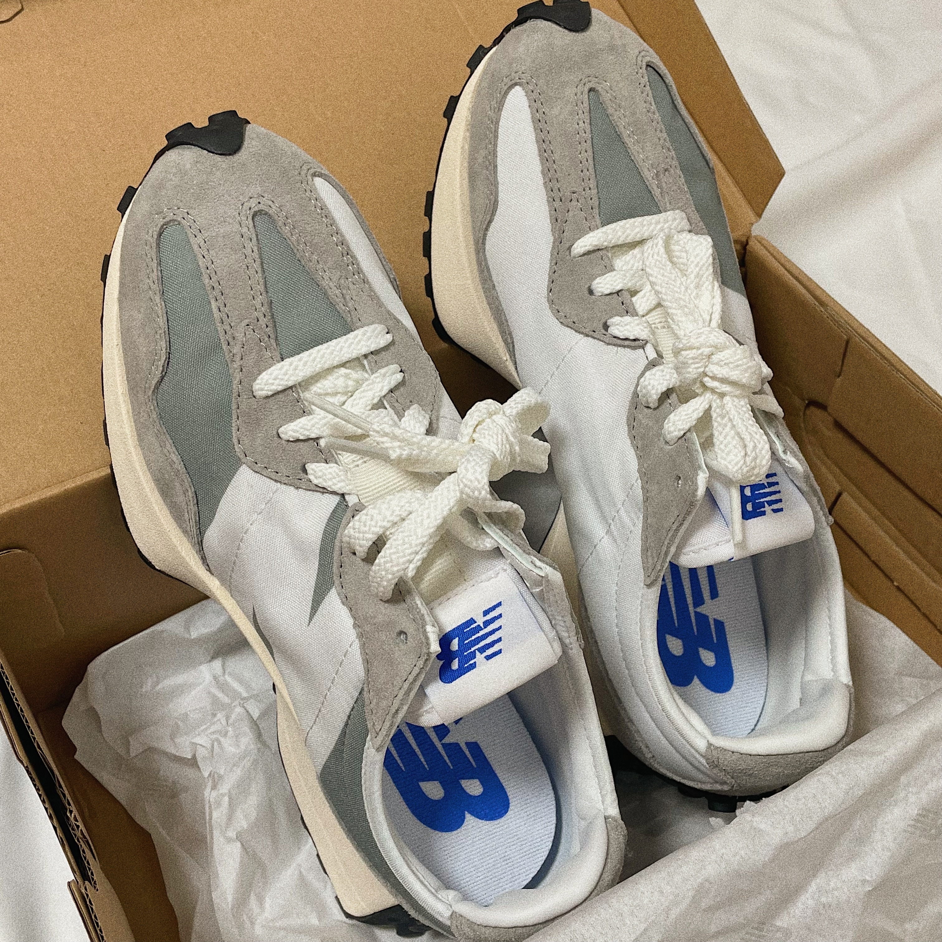(GS) New Balance 327 Grey White - M Standard 착용 스타일 - 2