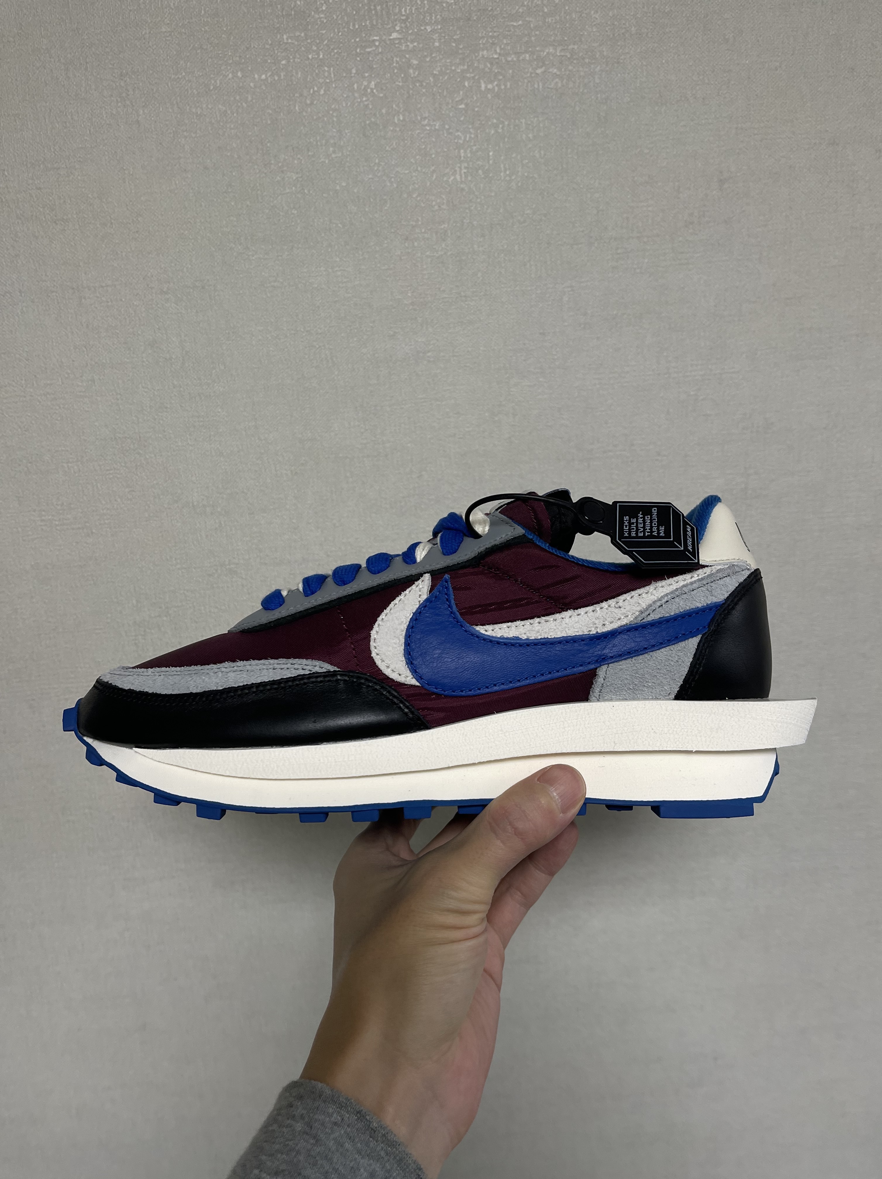 Nike x Sacai x Undercover LDWaffle Night Maroon Team Royal 착용 스타일 - 3