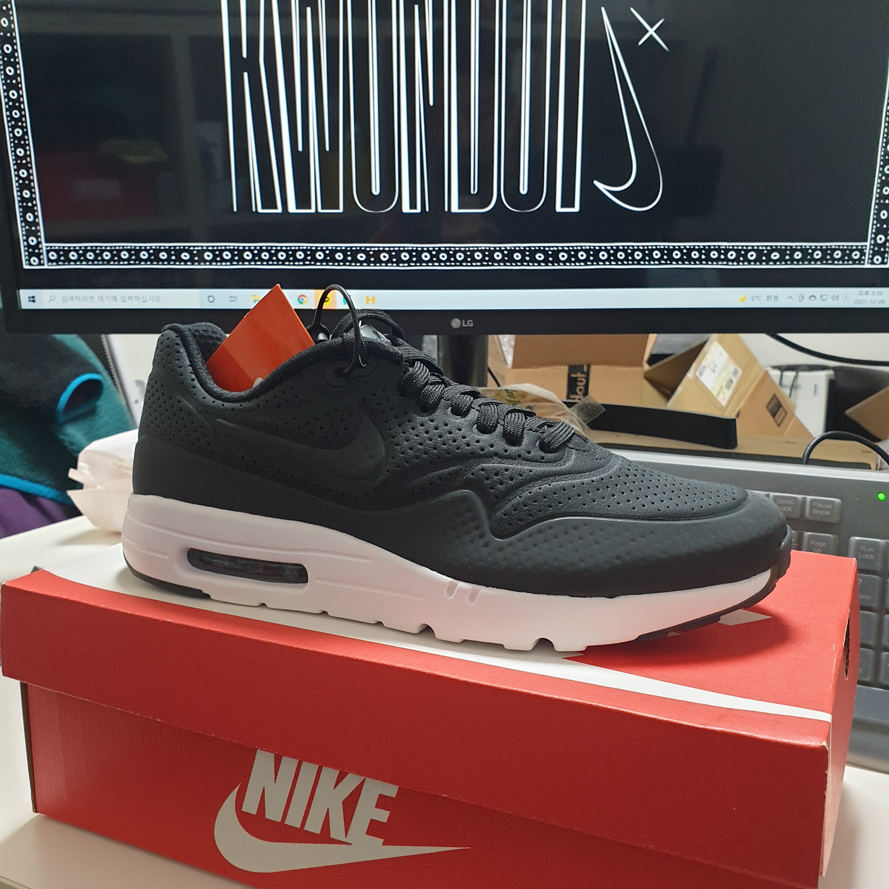 Nike Air Max 1 Ultra Moire Black White 착용 스타일 - 1
