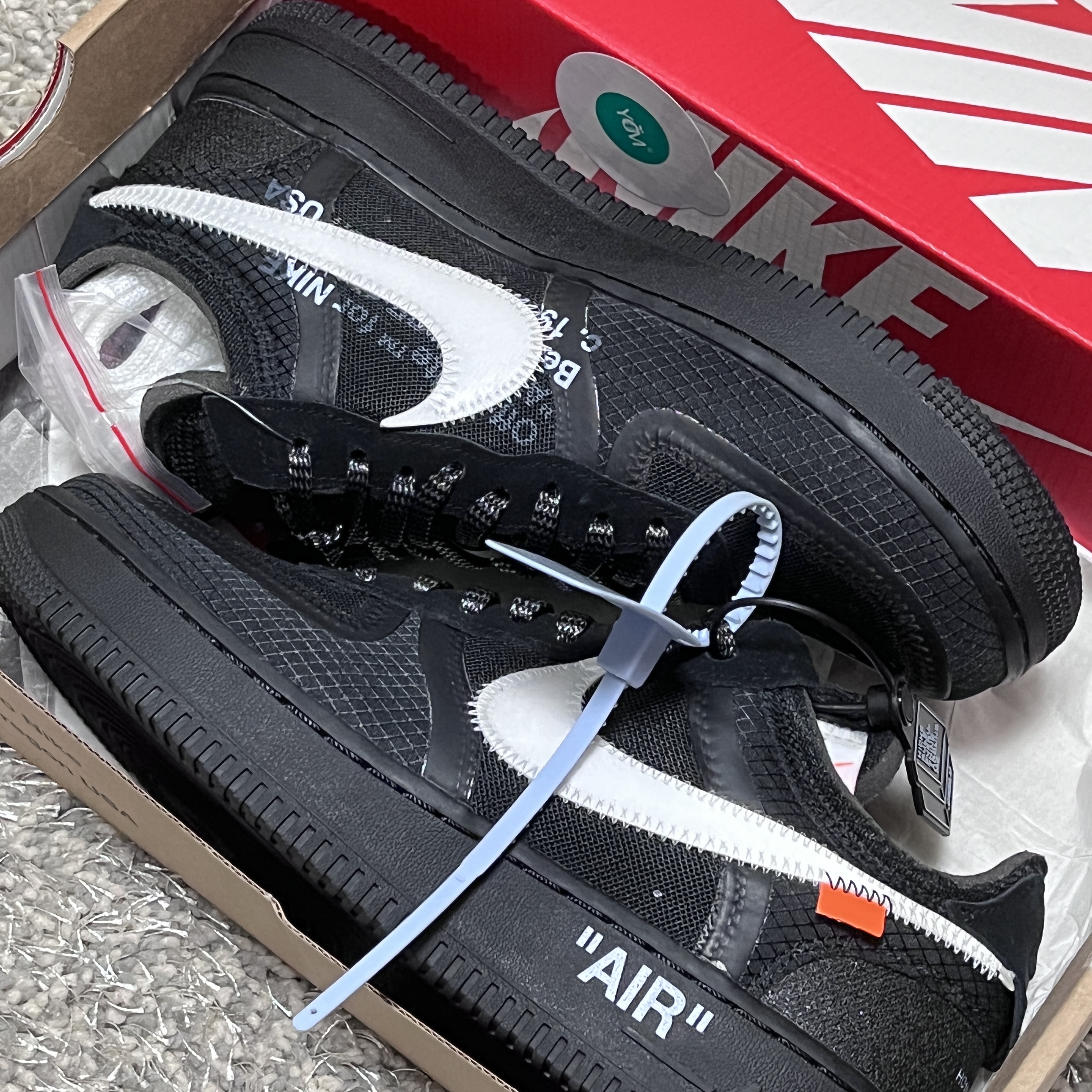 Nike x Off-White Air Force 1 Low Black White 착용 스타일 - 2