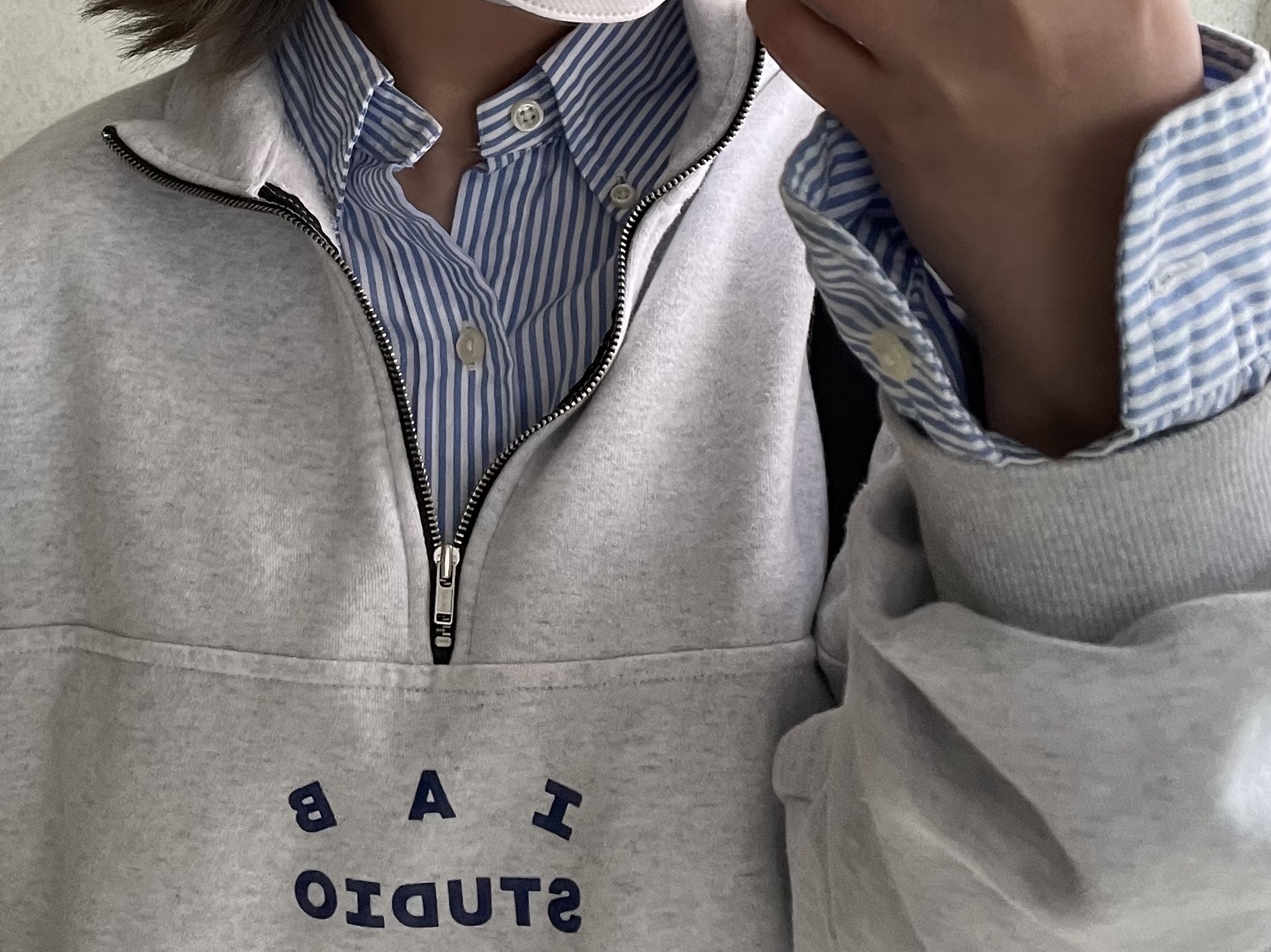 IAB Studio Half Zip Pullover Light Gray 착용 스타일 - 2