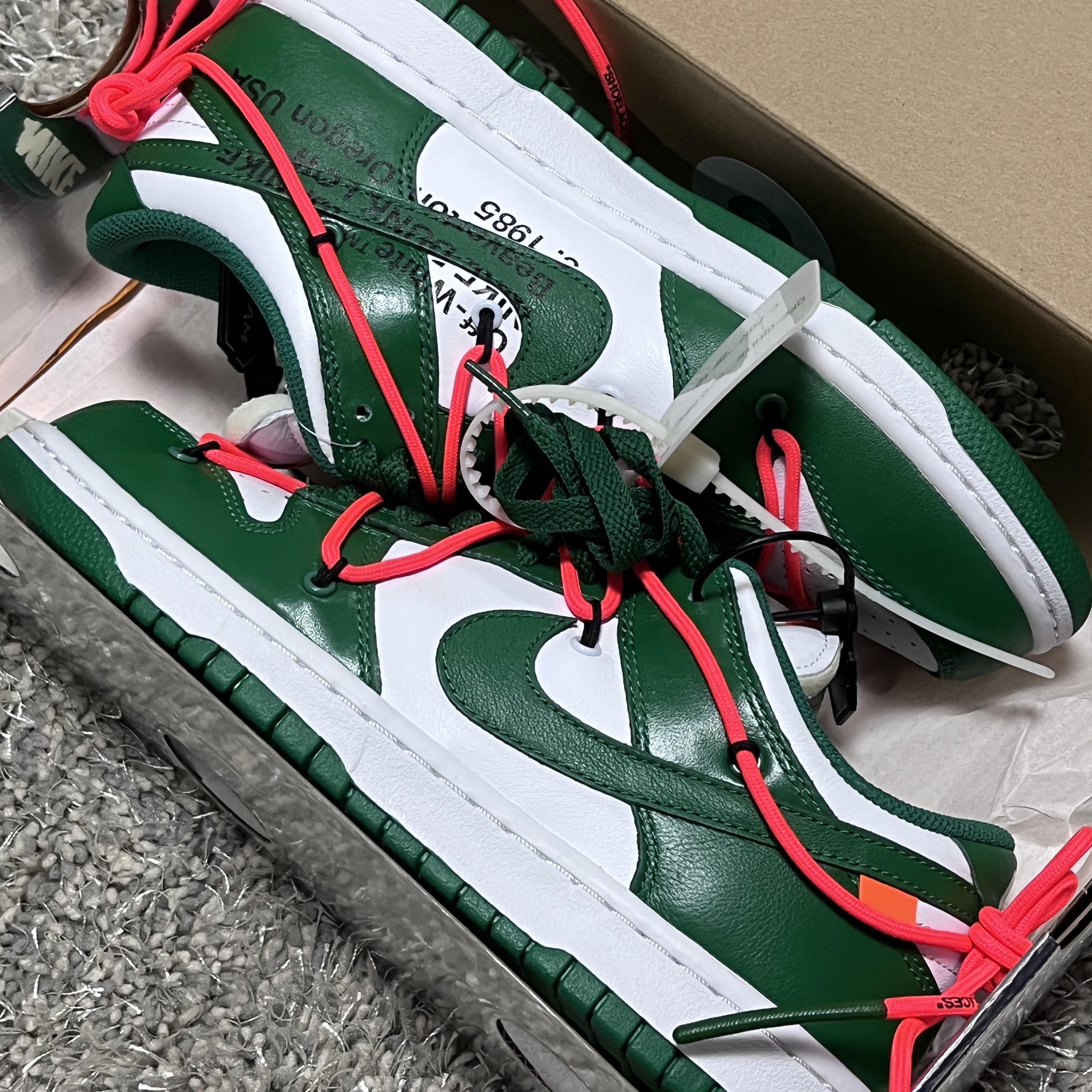 Nike x Off-White Dunk Low Pine Green 착용 스타일 - 2