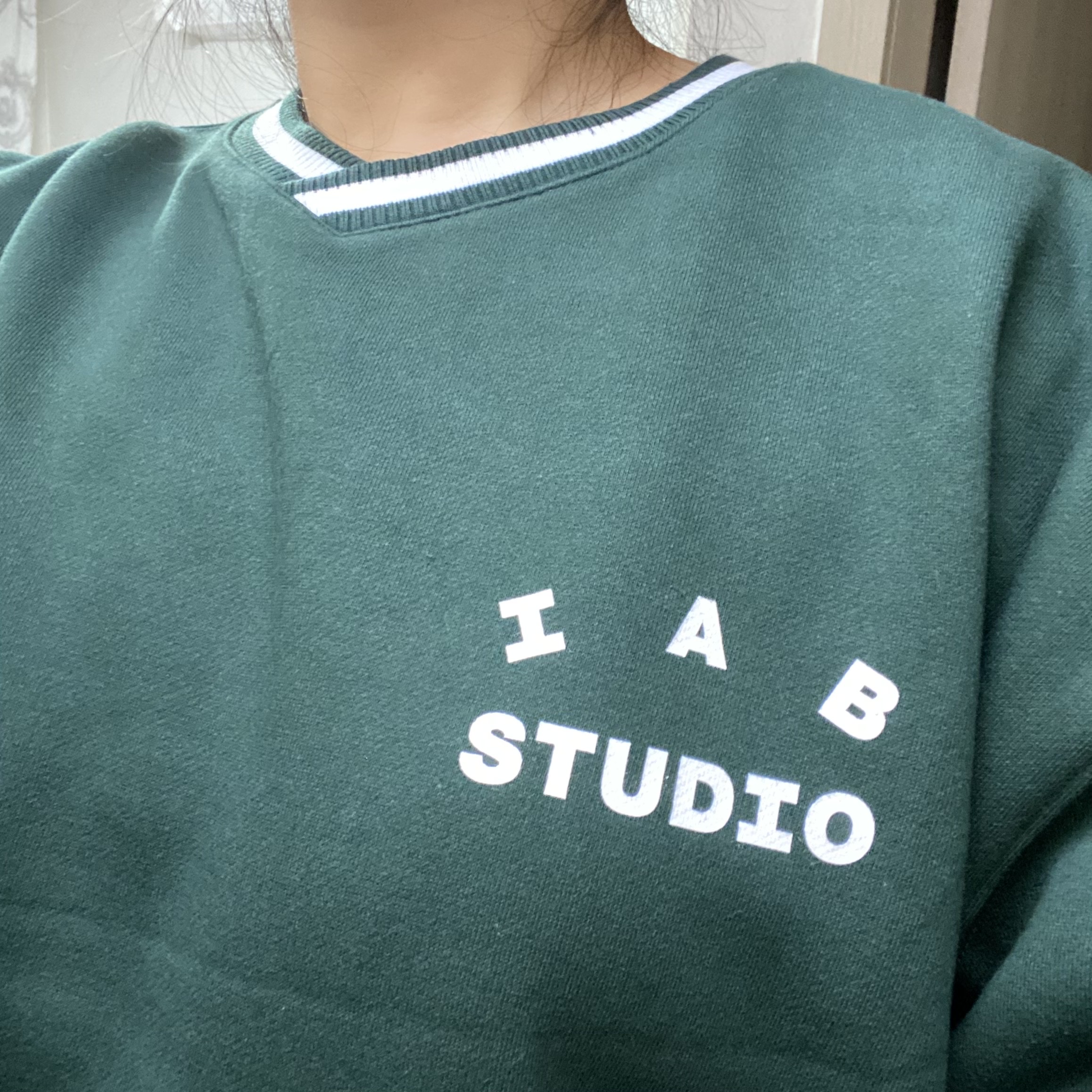 IAB Studio x Yonex Sweatshirt Green 착용 스타일