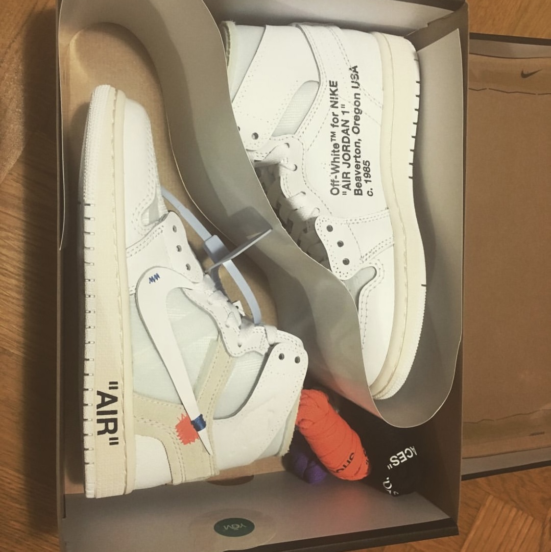 Jordan 1 x Off-White Retro High White 착용 스타일 - 1