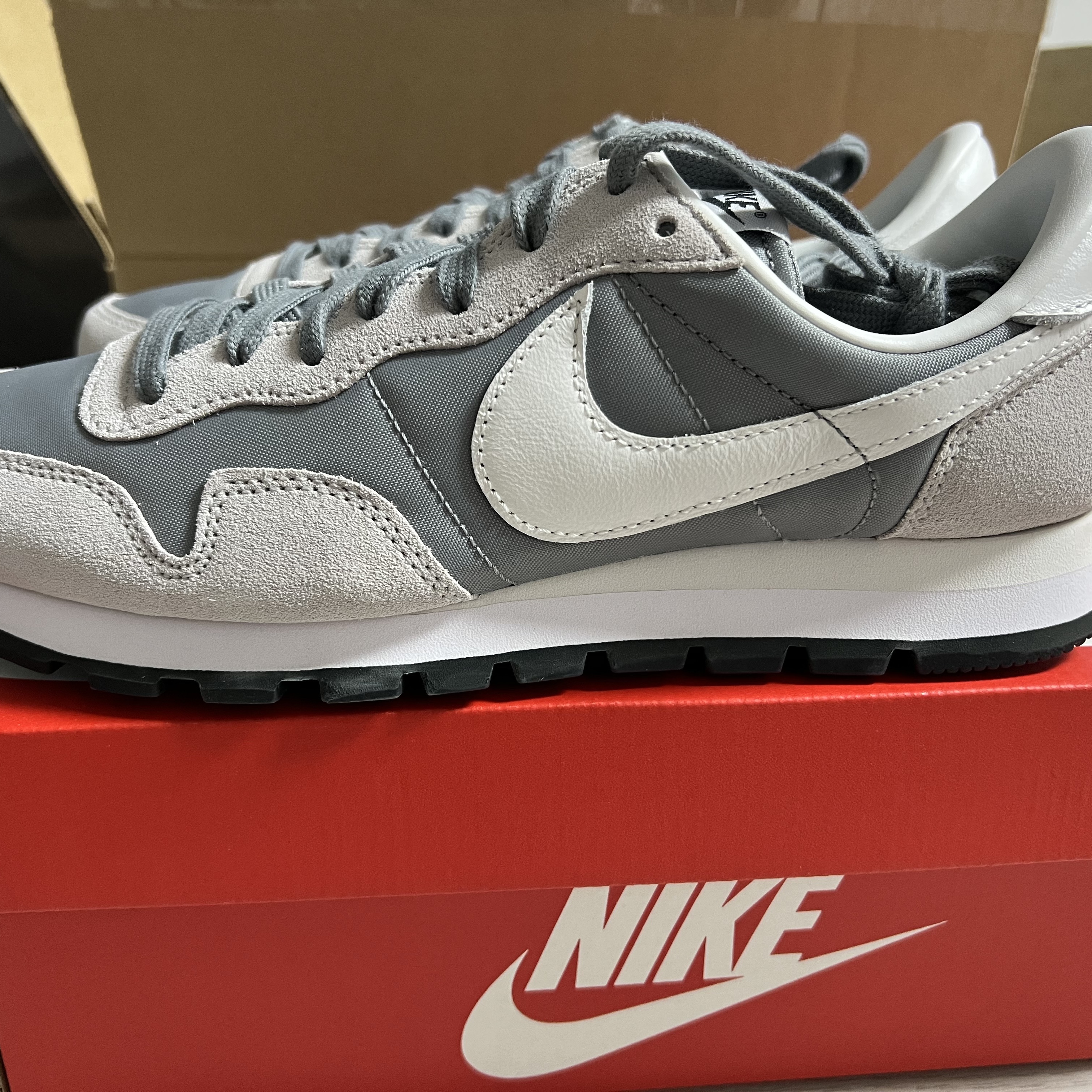 Nike Air Pegasus 83 PRM Grey Fog 착용 스타일 - 2