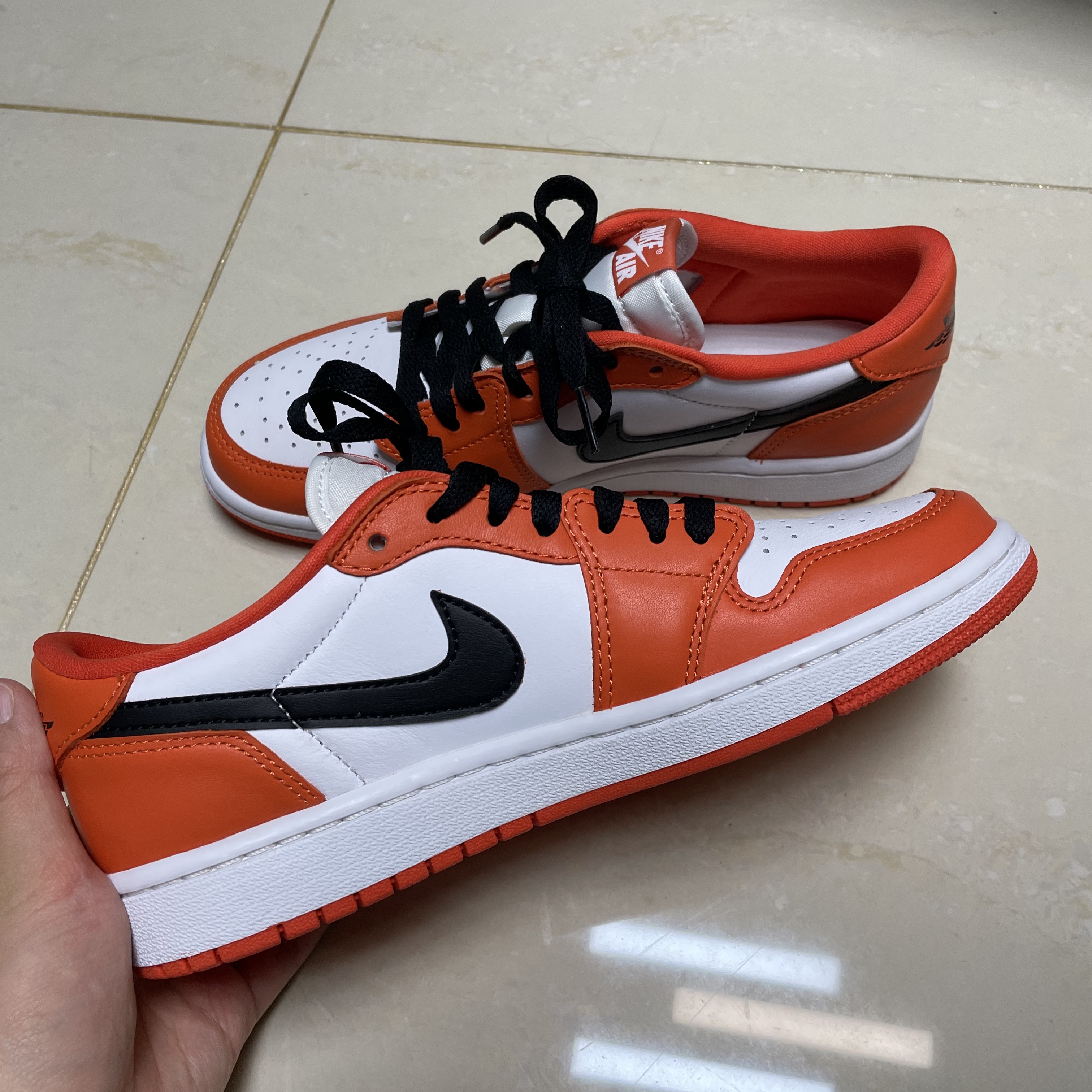 (W) Jordan 1 Low OG Starfish 착용 스타일 - 1