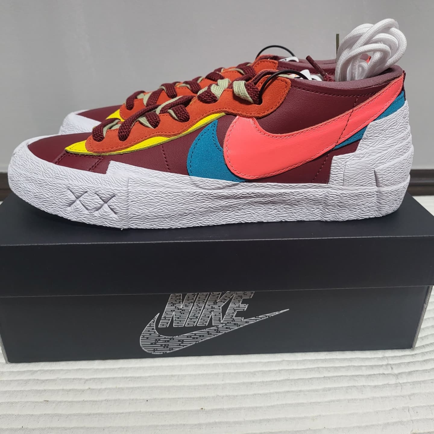 Nike x Sacai x Kaws Blazer Low Team Red 착용 스타일 - 1