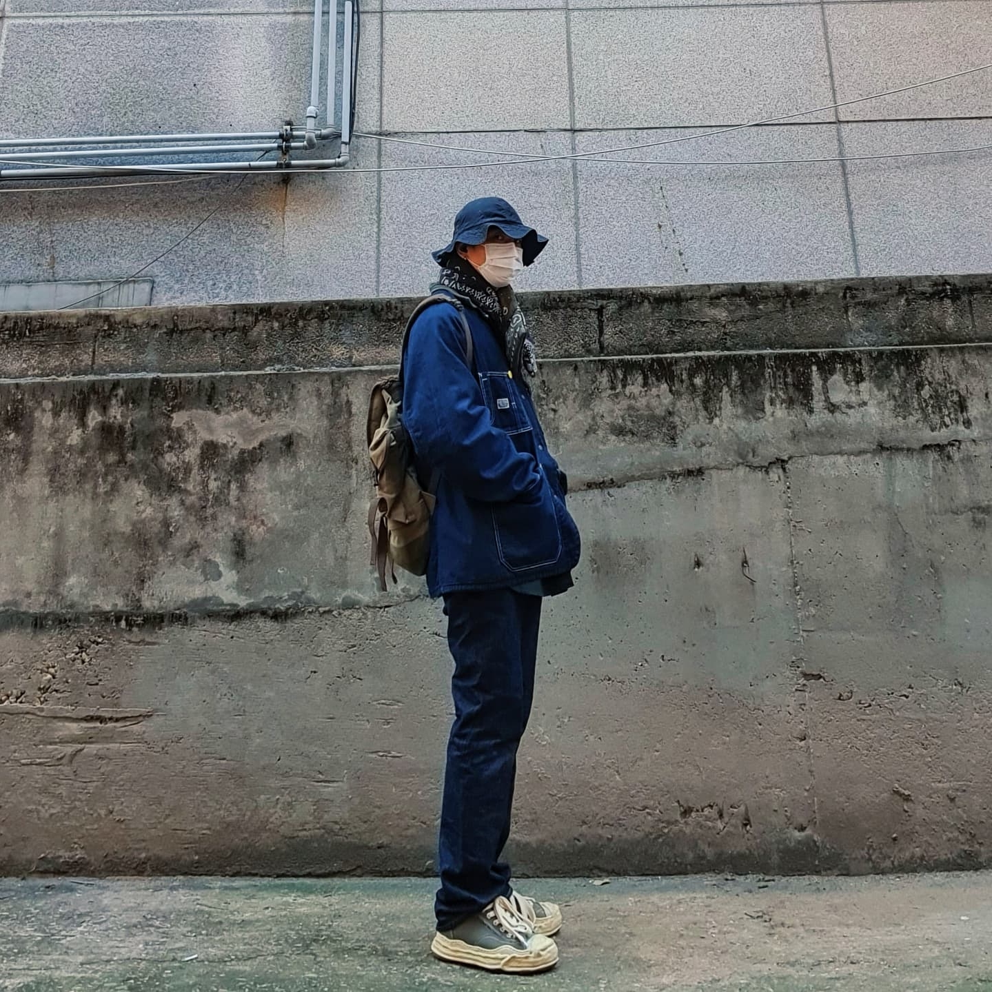 Maison Mihara Yasuhiro Hank OG Sole OD Canvas Low-top Sneakers Black 착용 스타일 - 2