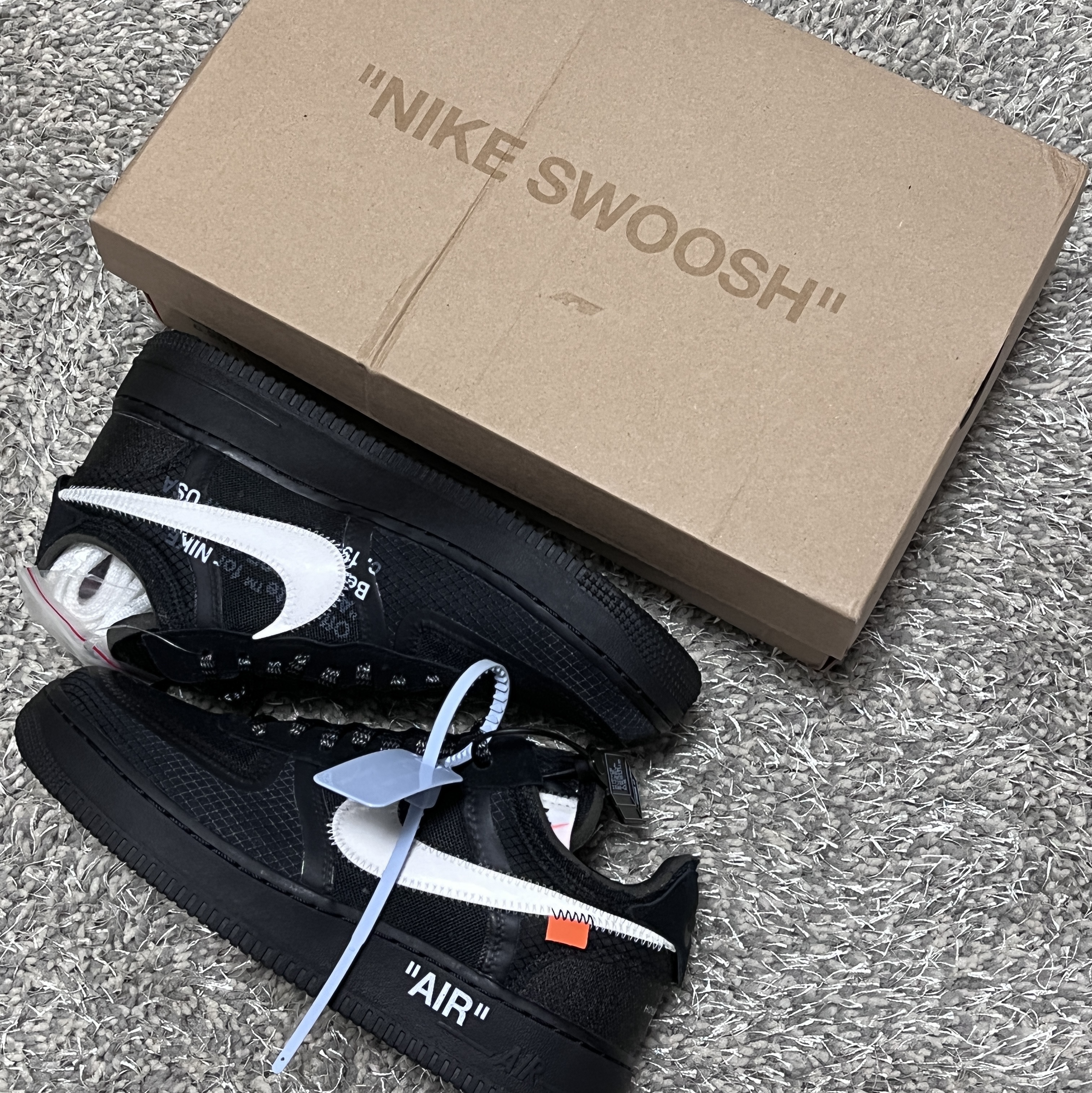 Nike x Off-White Air Force 1 Low Black White 착용 스타일 - 1