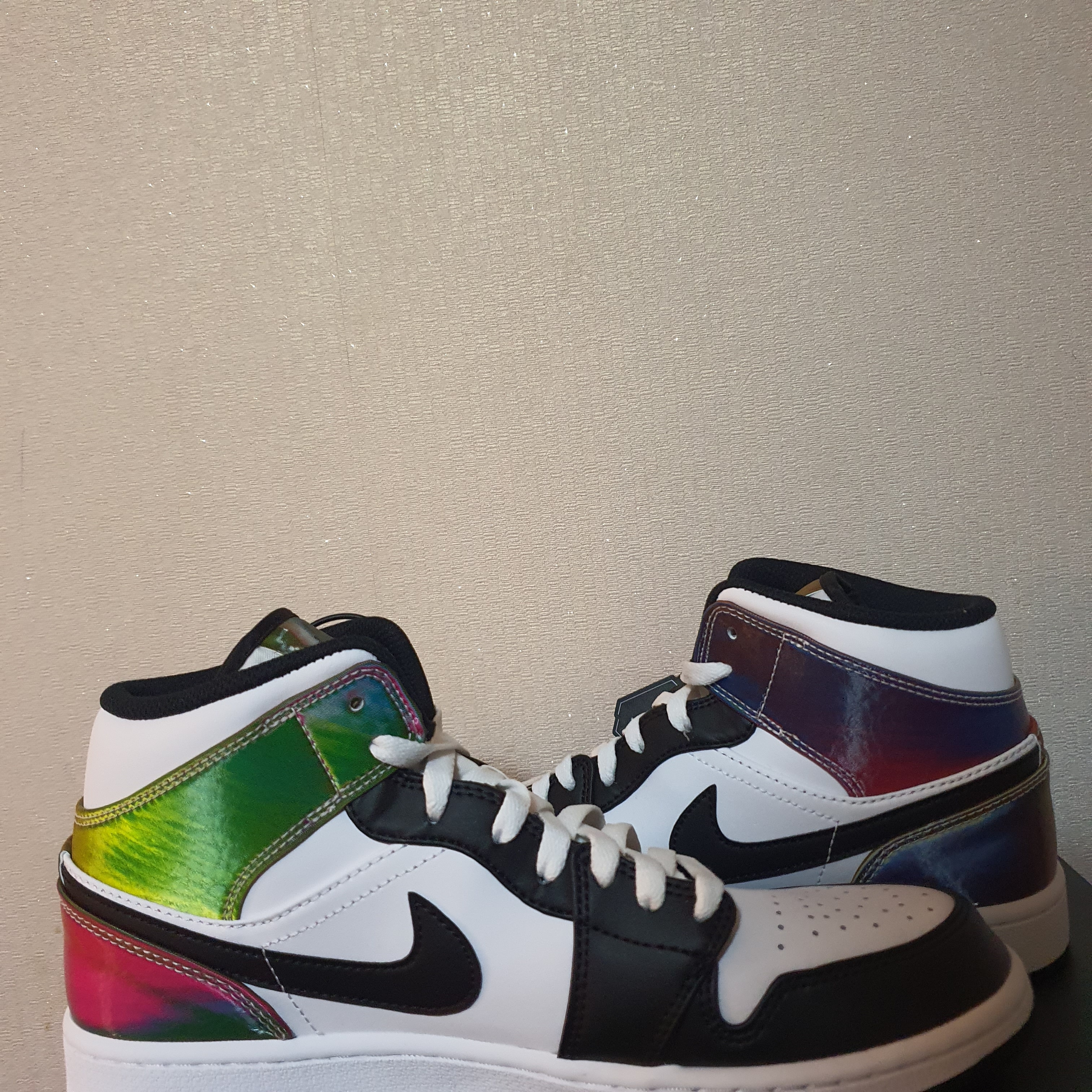 Jordan 1 Mid SE Heat Reactive 착용 스타일