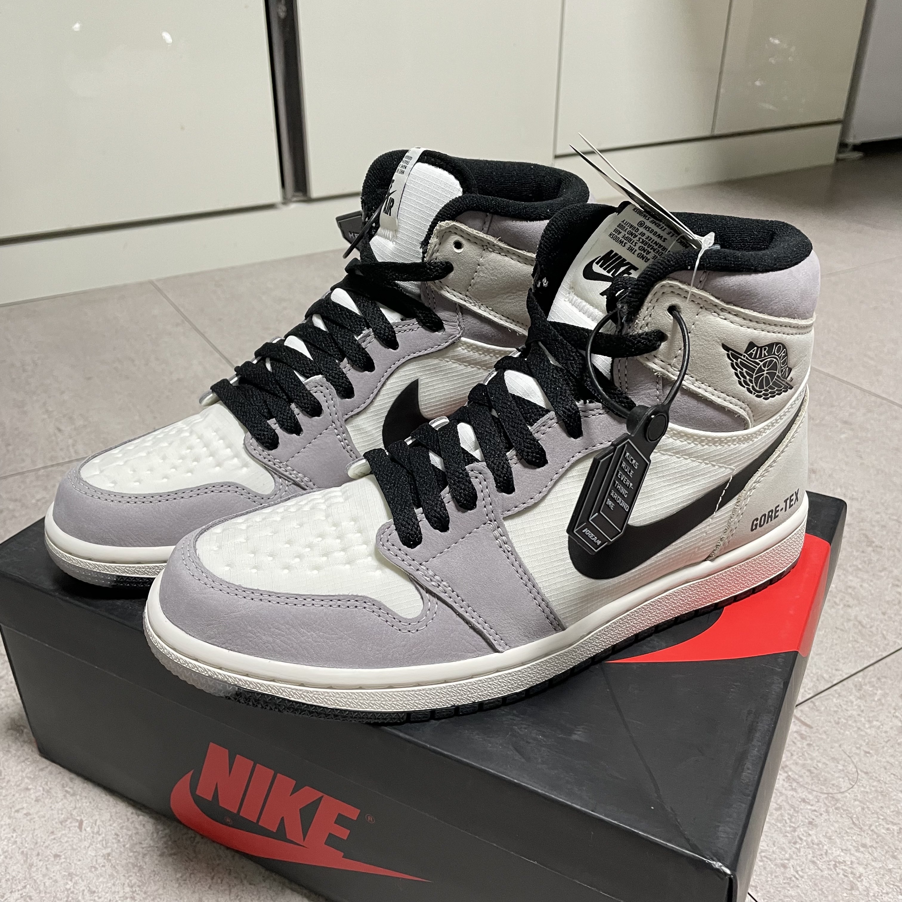 Jordan 1 Element Gore-Tex Sail 착용 스타일